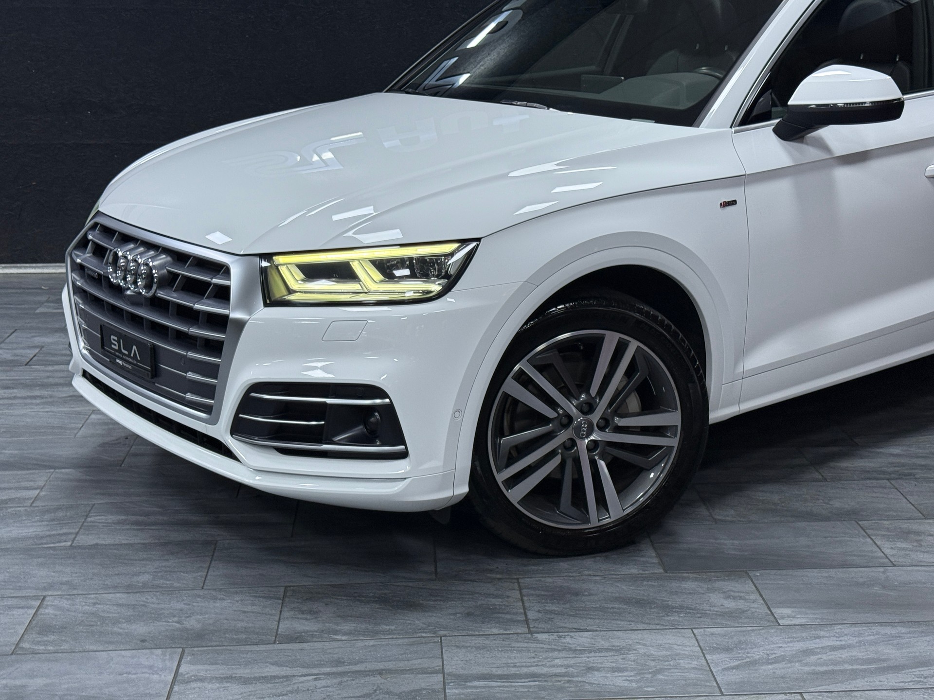AUDI Q5 2.0 TDI sport quattro S-tronic / Vollausstattung / CH Fz 1 Hand-showroom-element-1