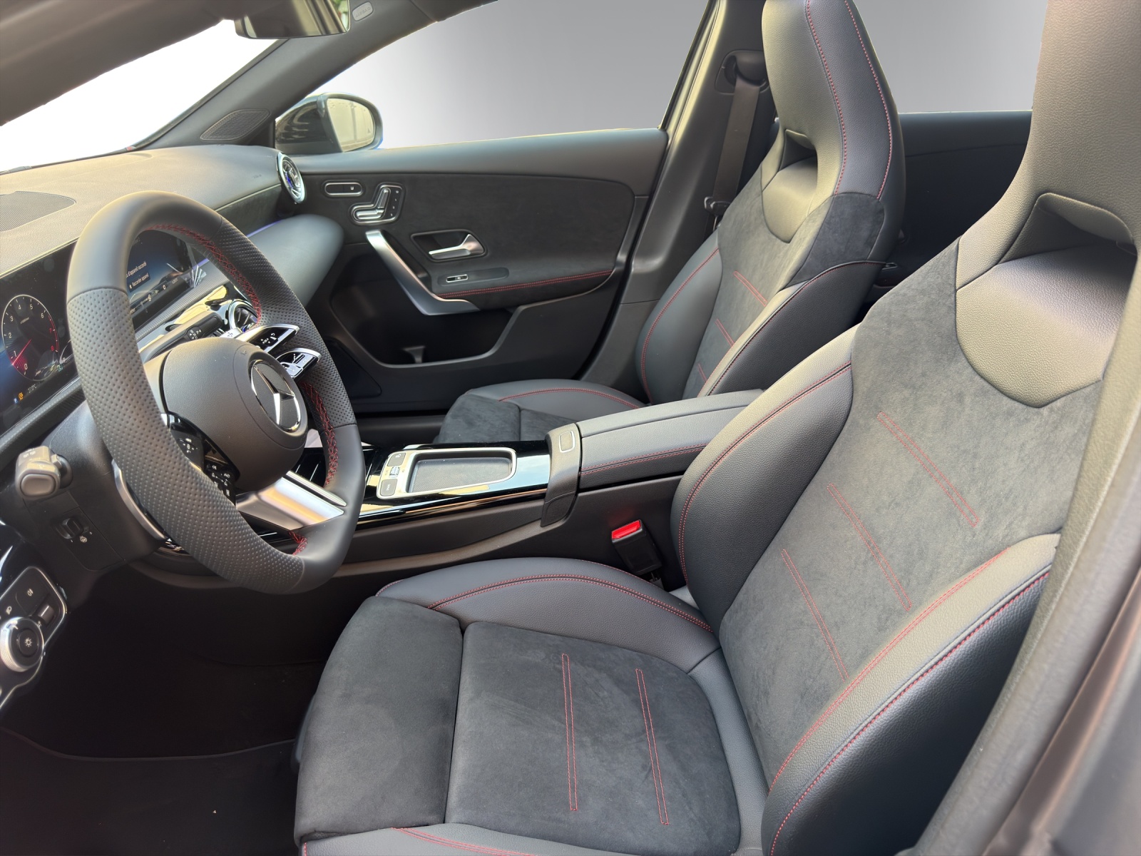 MERCEDES-BENZ A 250 4Matic 8G-DCT-image-8
