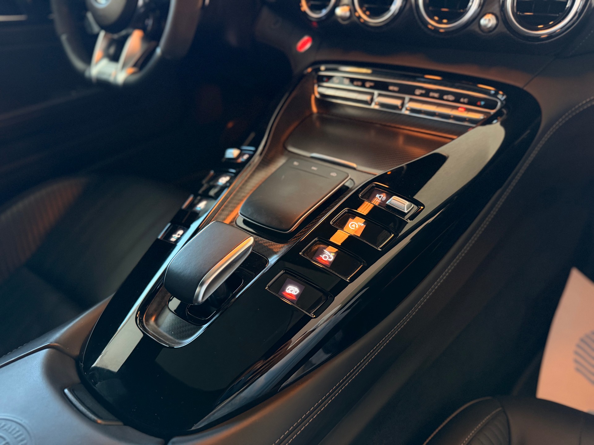 MERCEDES-BENZ AMG GT C Speedshift DCT-image-22