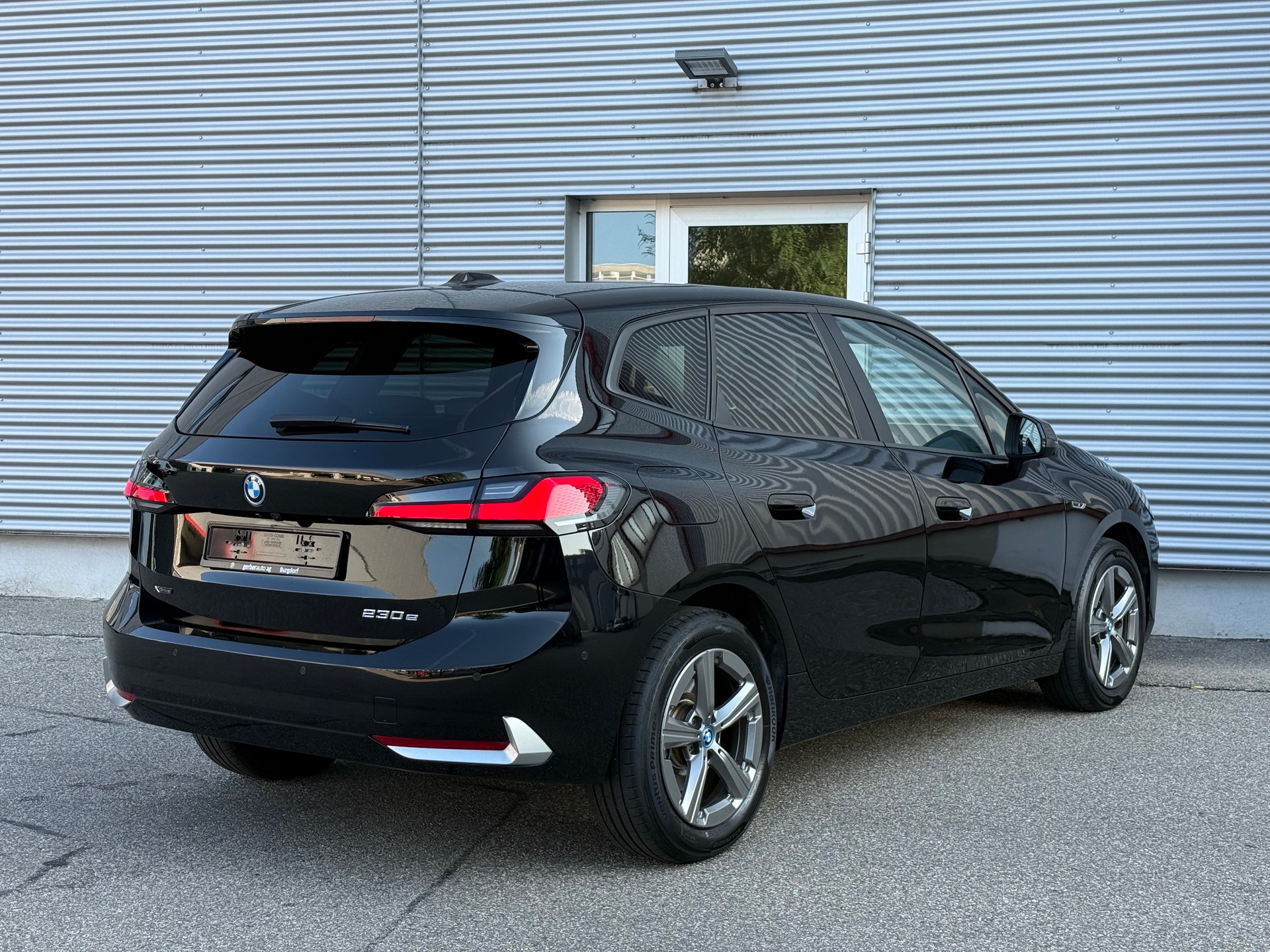 BMW 230e xDrive Active Tourer-showroom-element-2