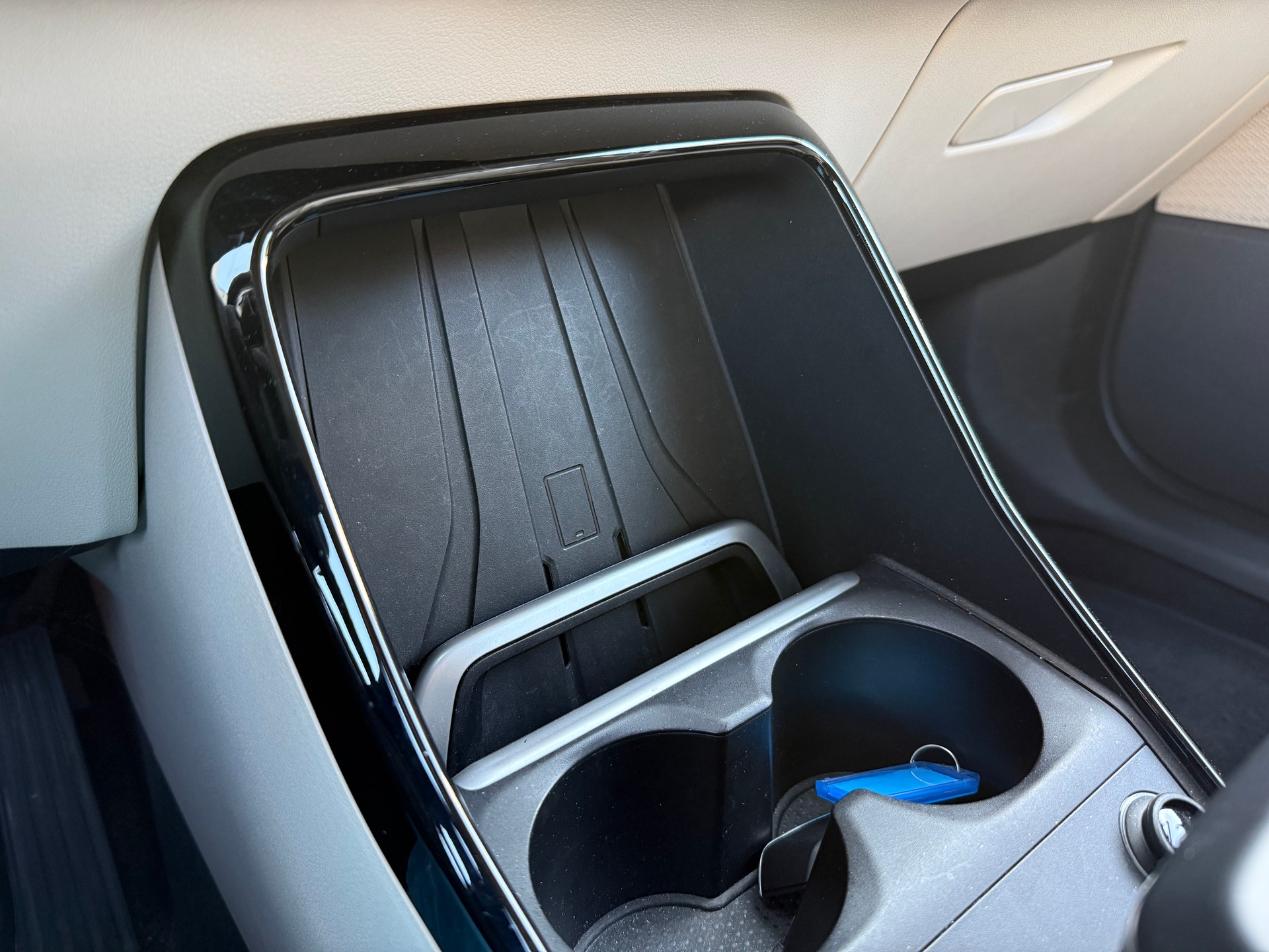 BMW 230e xDrive Active Tourer-image-9