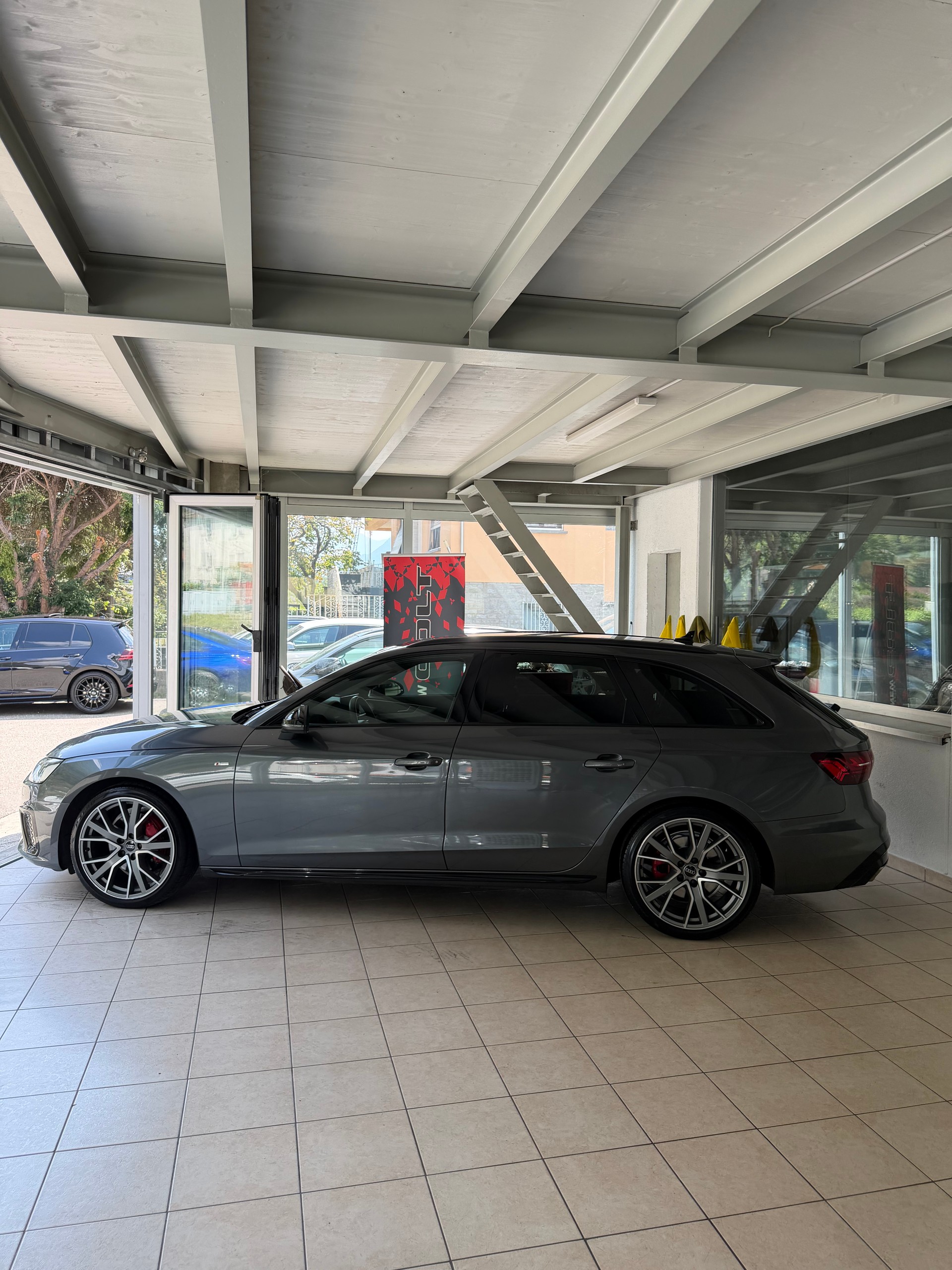 AUDI A4 Avant 40 TDI S line quattro S-tronic-image-2