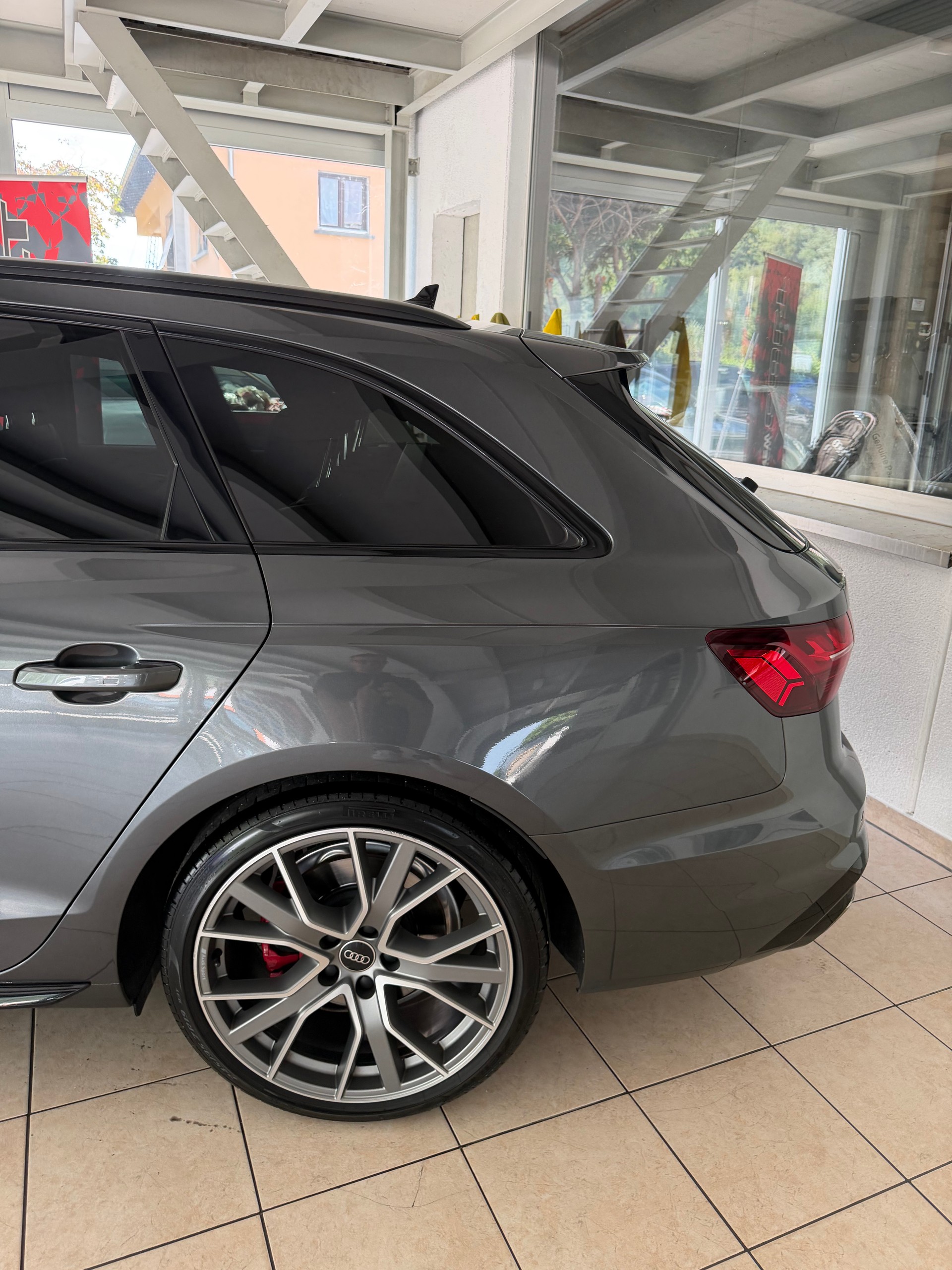 AUDI A4 Avant 40 TDI S line quattro S-tronic-image-3