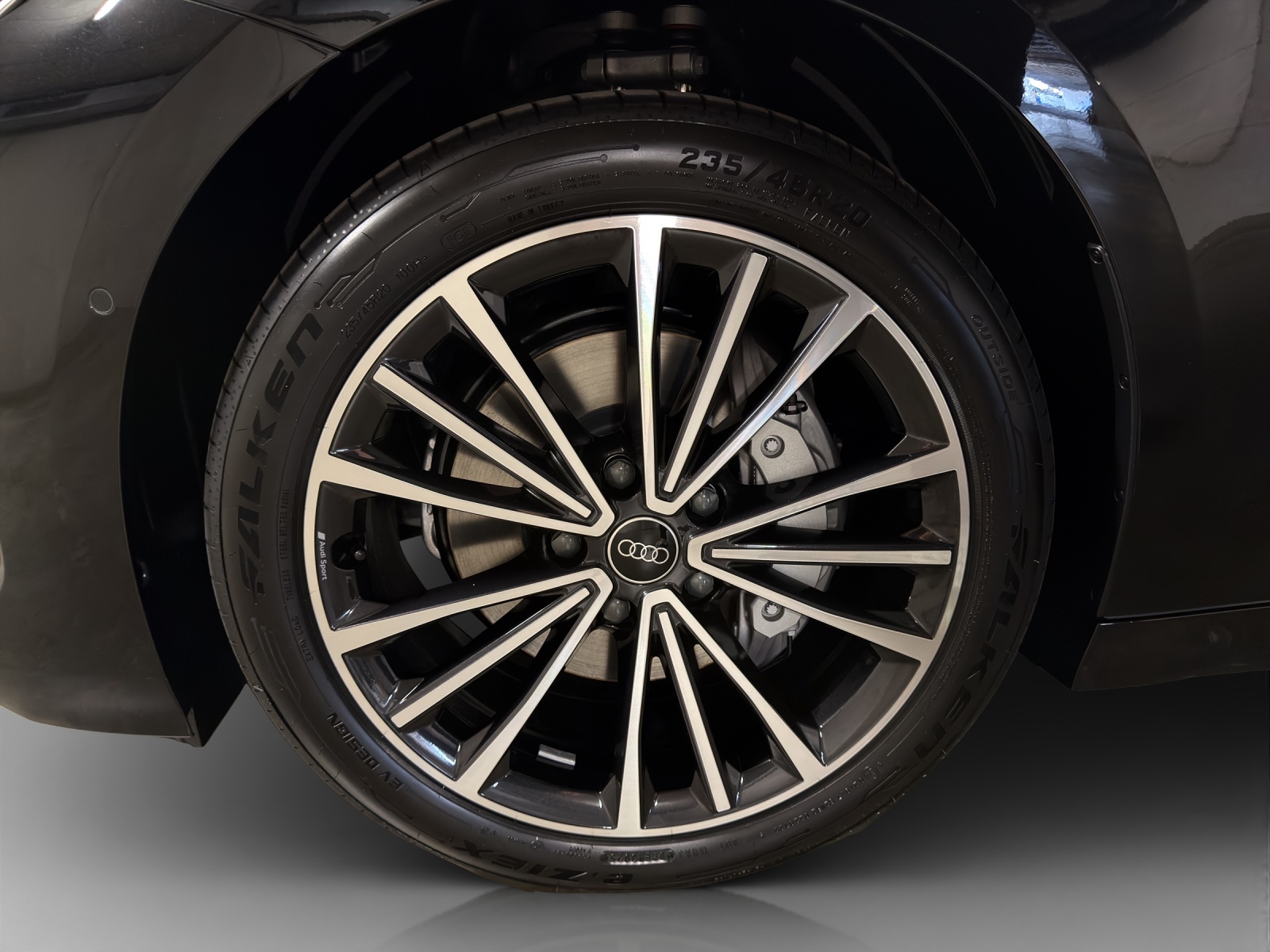 AUDI A6 Avant e-tron quattro-image-15