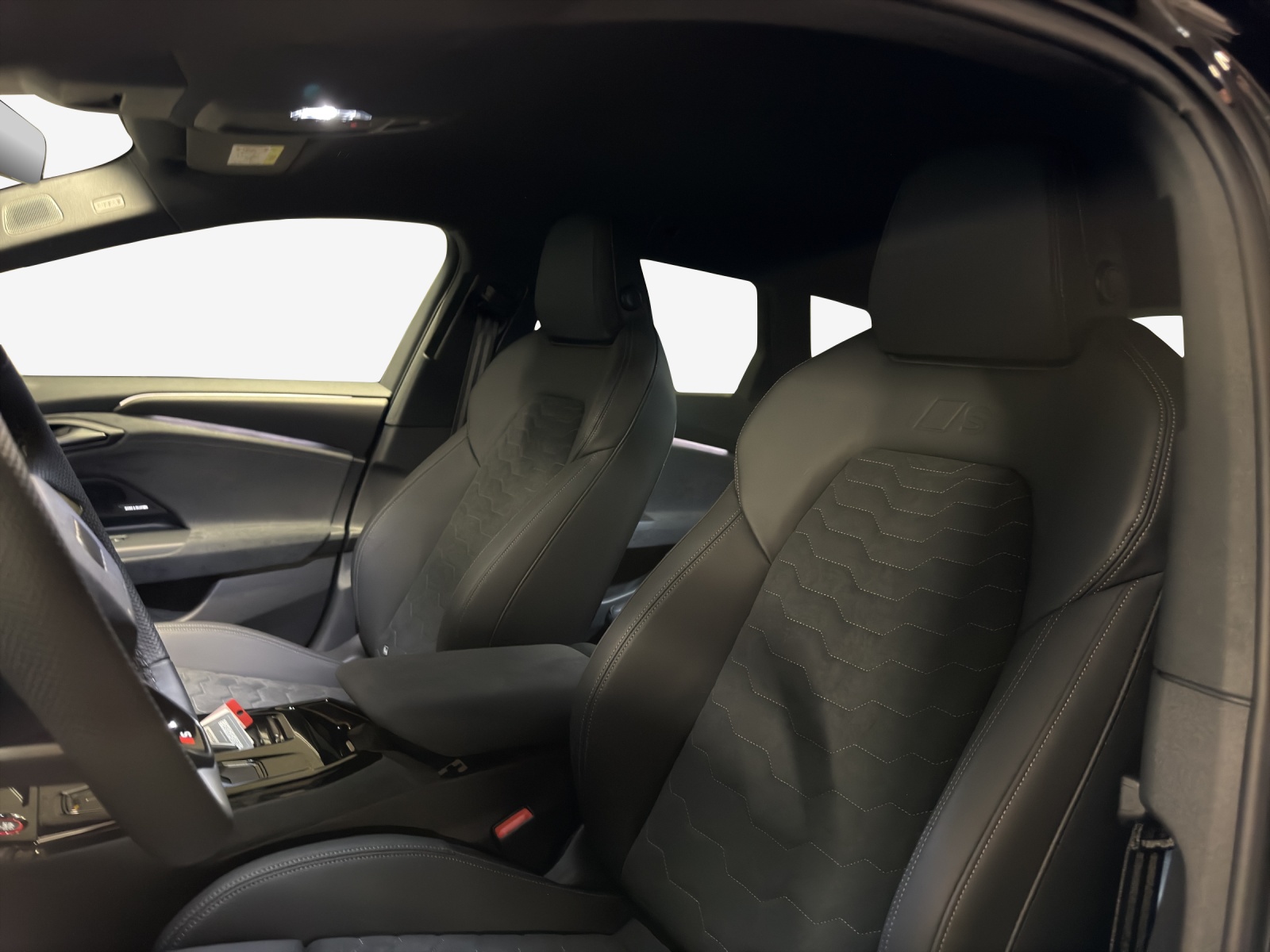 AUDI A6 Avant e-tron quattro-image-14