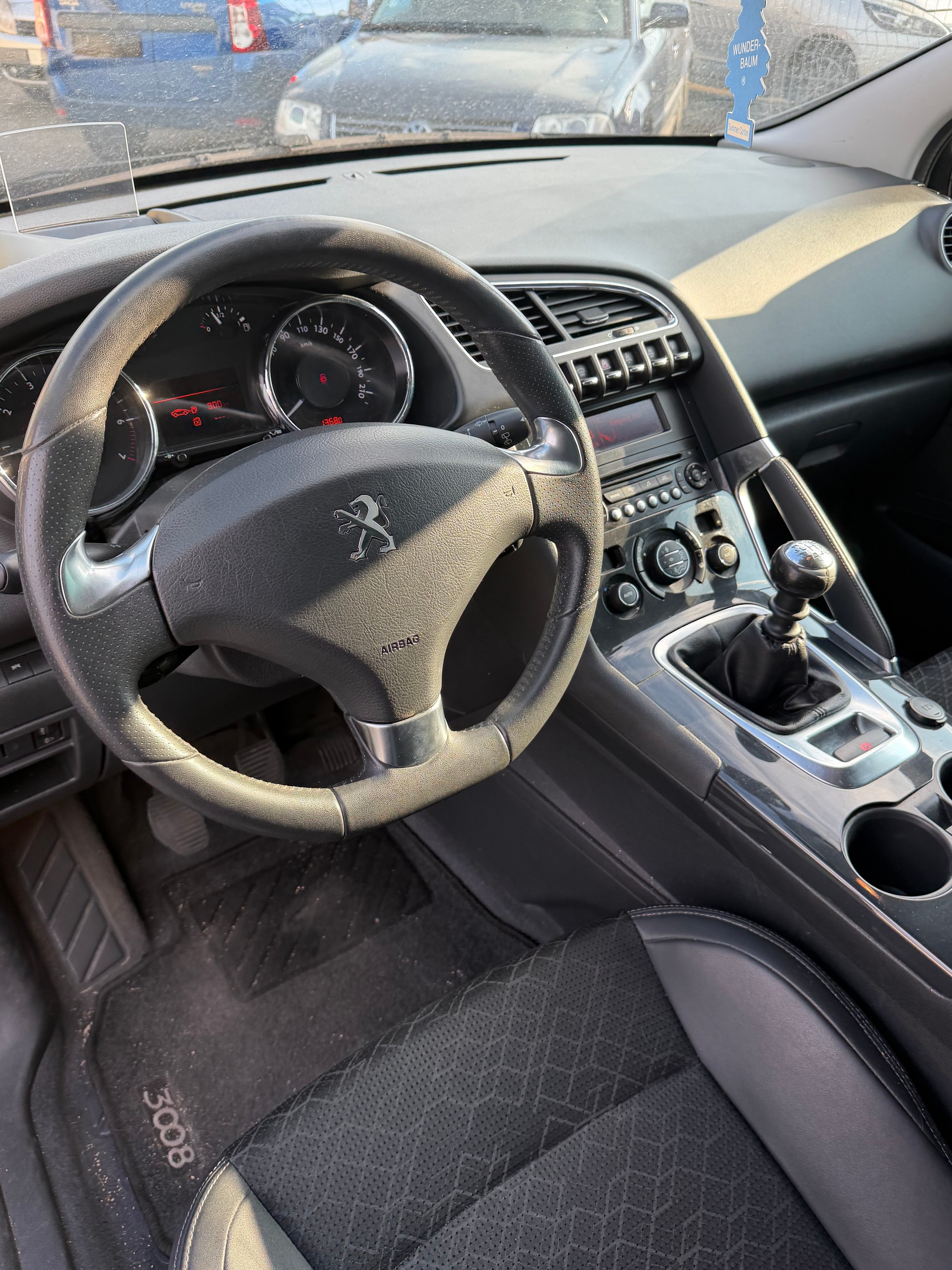 PEUGEOT 3008 1.6 16V T Platinum-image-9