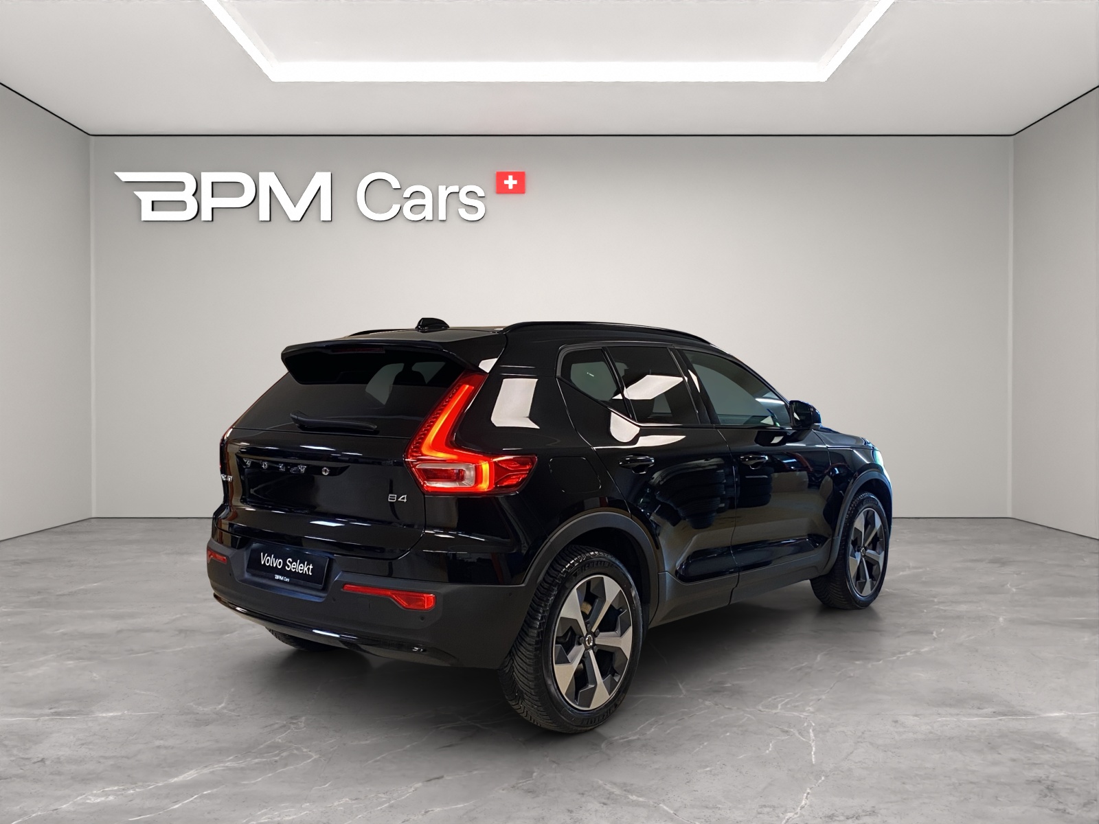 VOLVO XC40 2.0 B4 MH Plus Dark-showroom-element-3