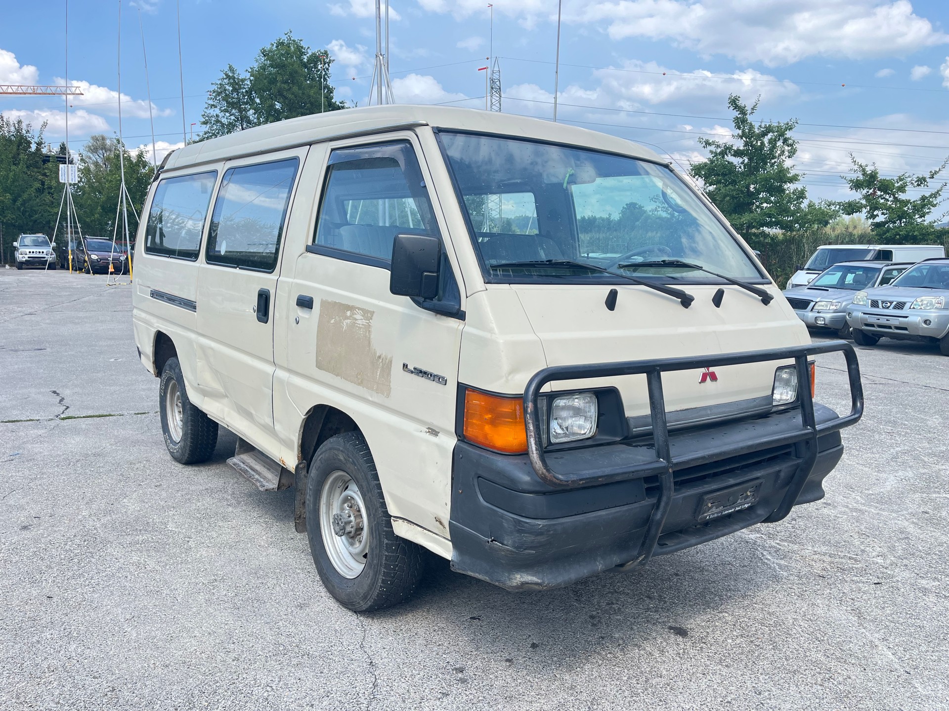 MITSUBISHI L 300-image-2