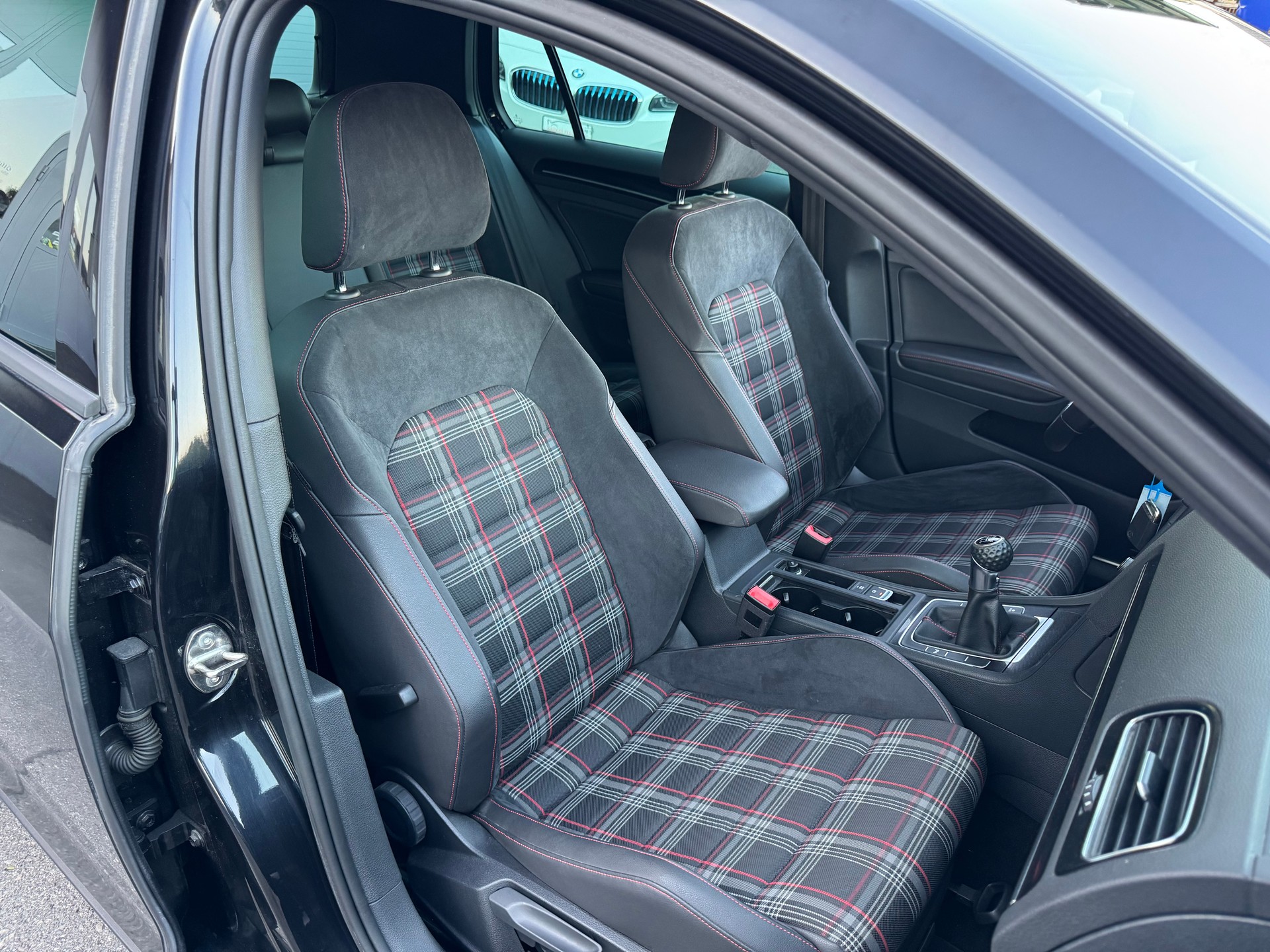VW Golf 2.0 TSI GTI-image-11