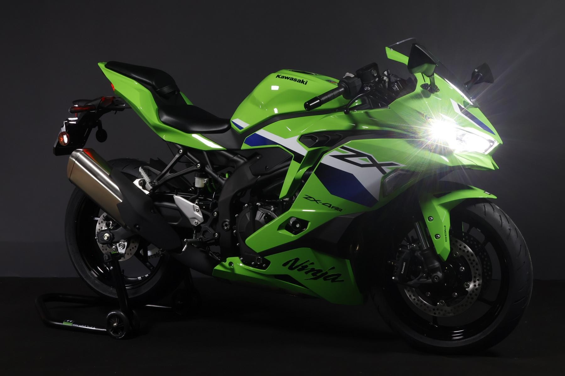 KAWASAKI Ninja ZX-4RR-showroom-element-2