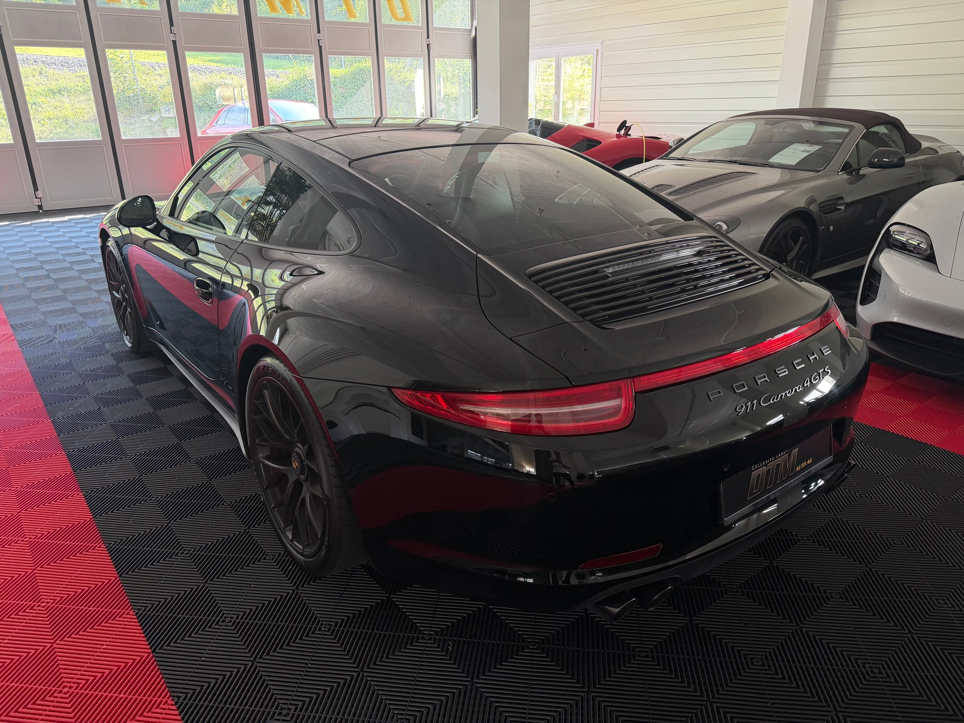 PORSCHE 911 Carrera 4 GTS-showroom-element-2