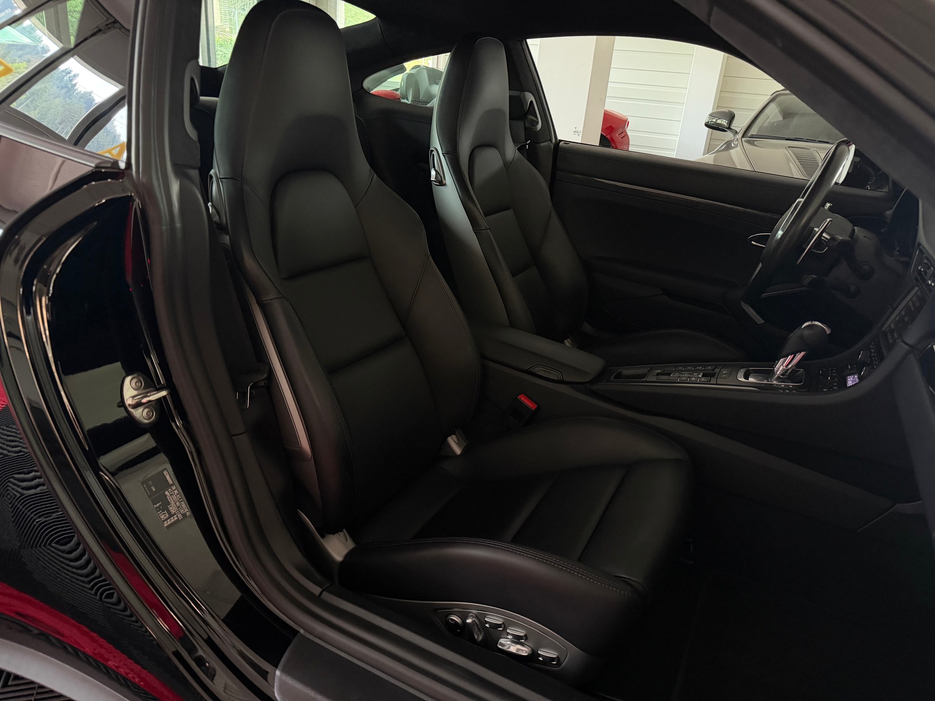 PORSCHE 911 Carrera 4 GTS-image-11