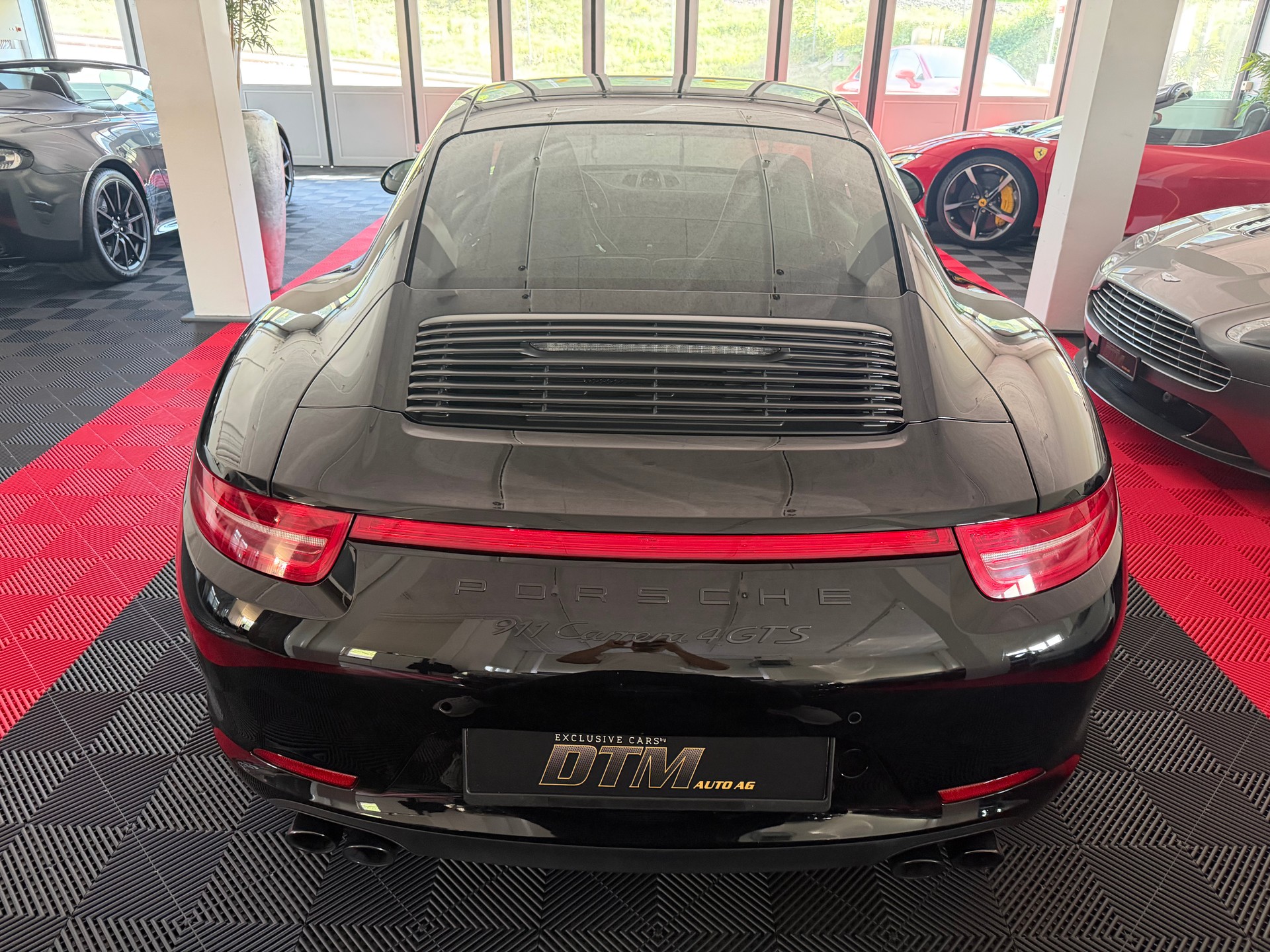 PORSCHE 911 Carrera 4 GTS-showroom-element-3
