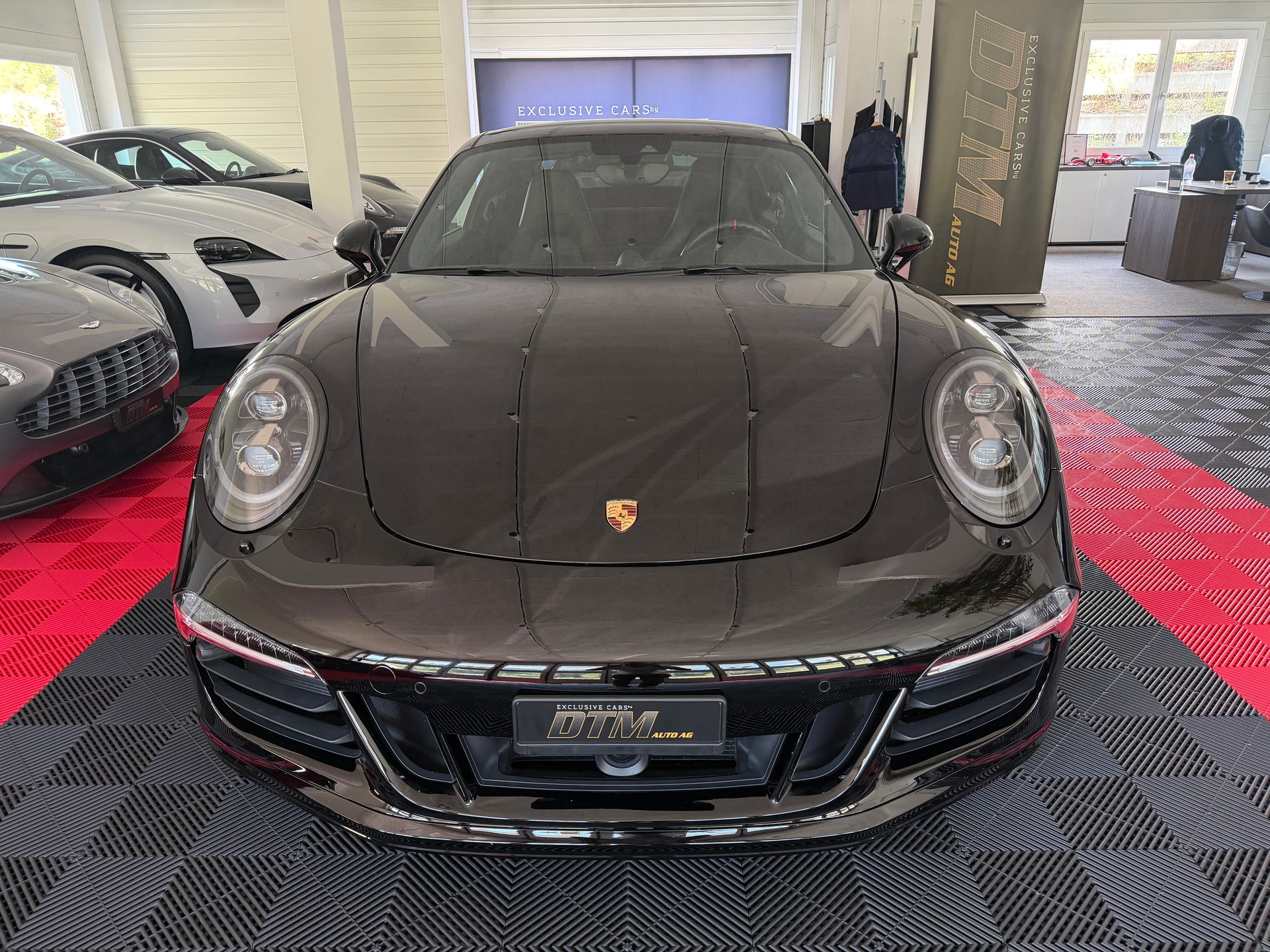 PORSCHE 911 Carrera 4 GTS-image-5