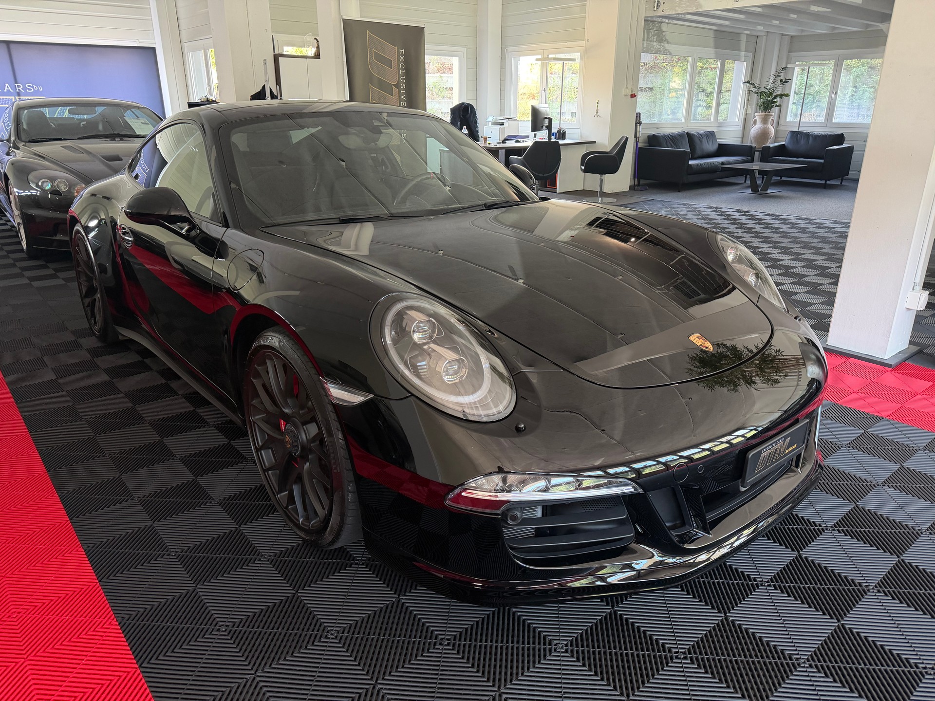 PORSCHE 911 Carrera 4 GTS-image-4