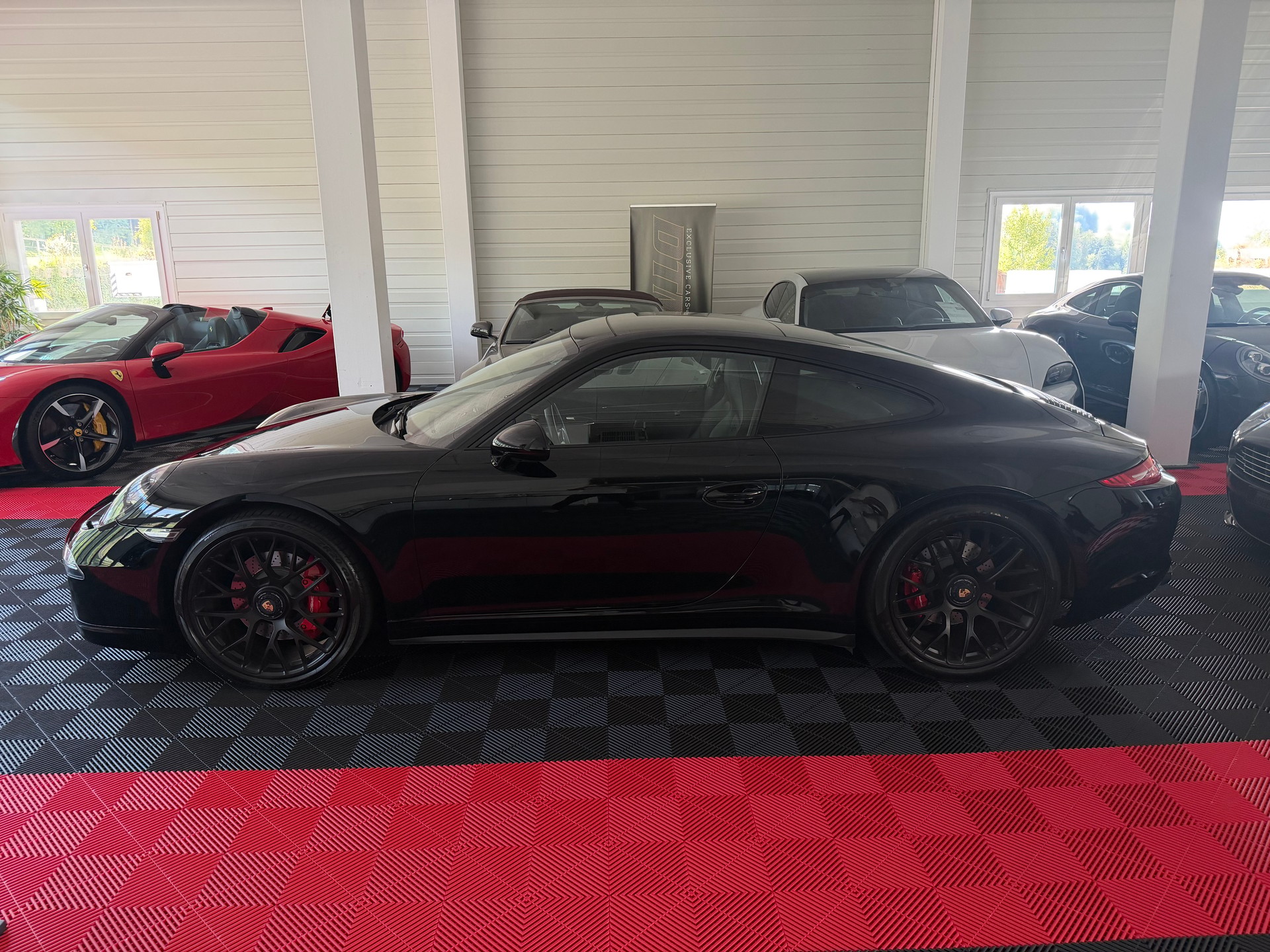 PORSCHE 911 Carrera 4 GTS-showroom-element-1