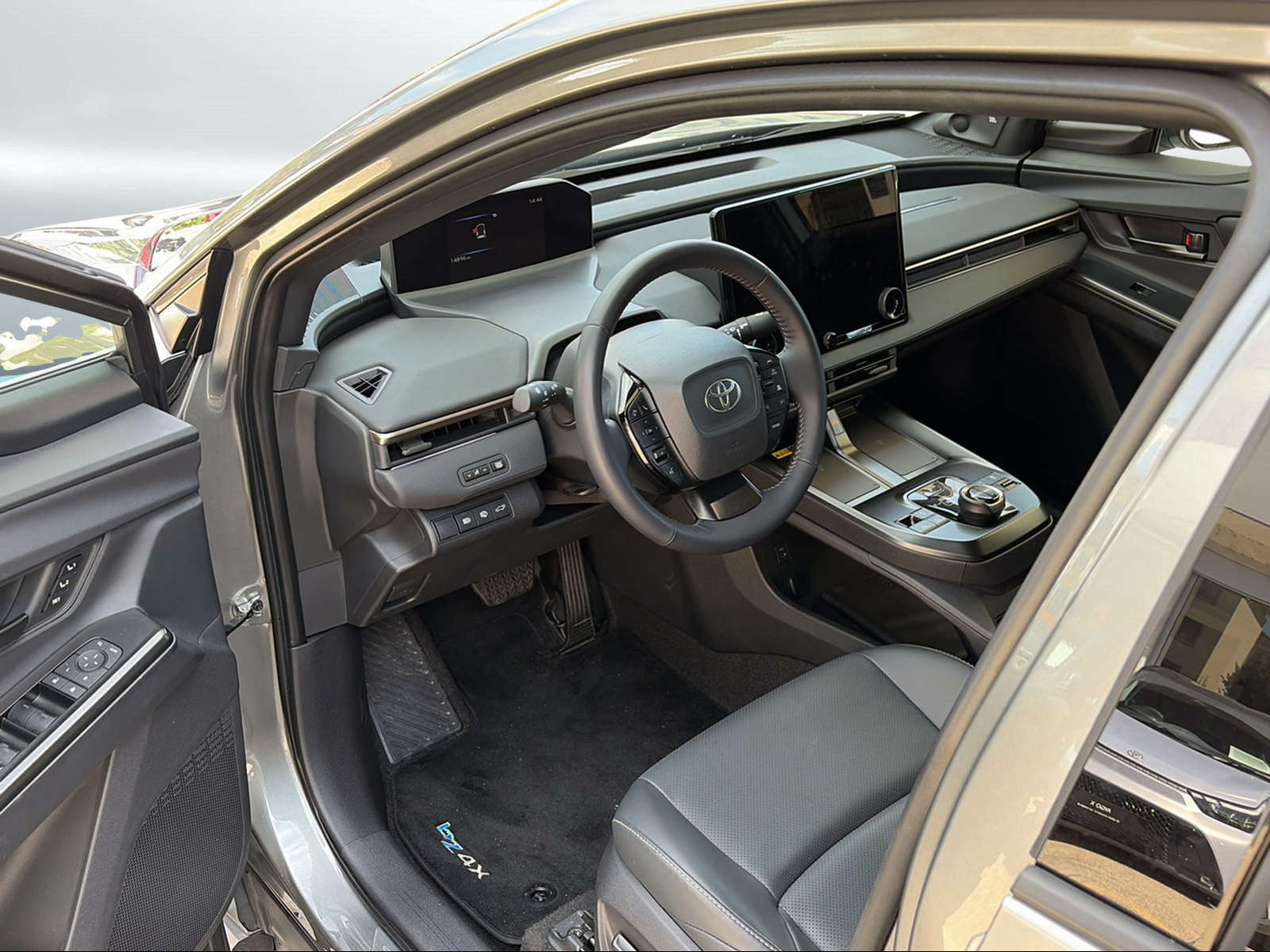 TOYOTA bZ4X Premium 71,4 kWh 4WD (incl. pack services)-image-7