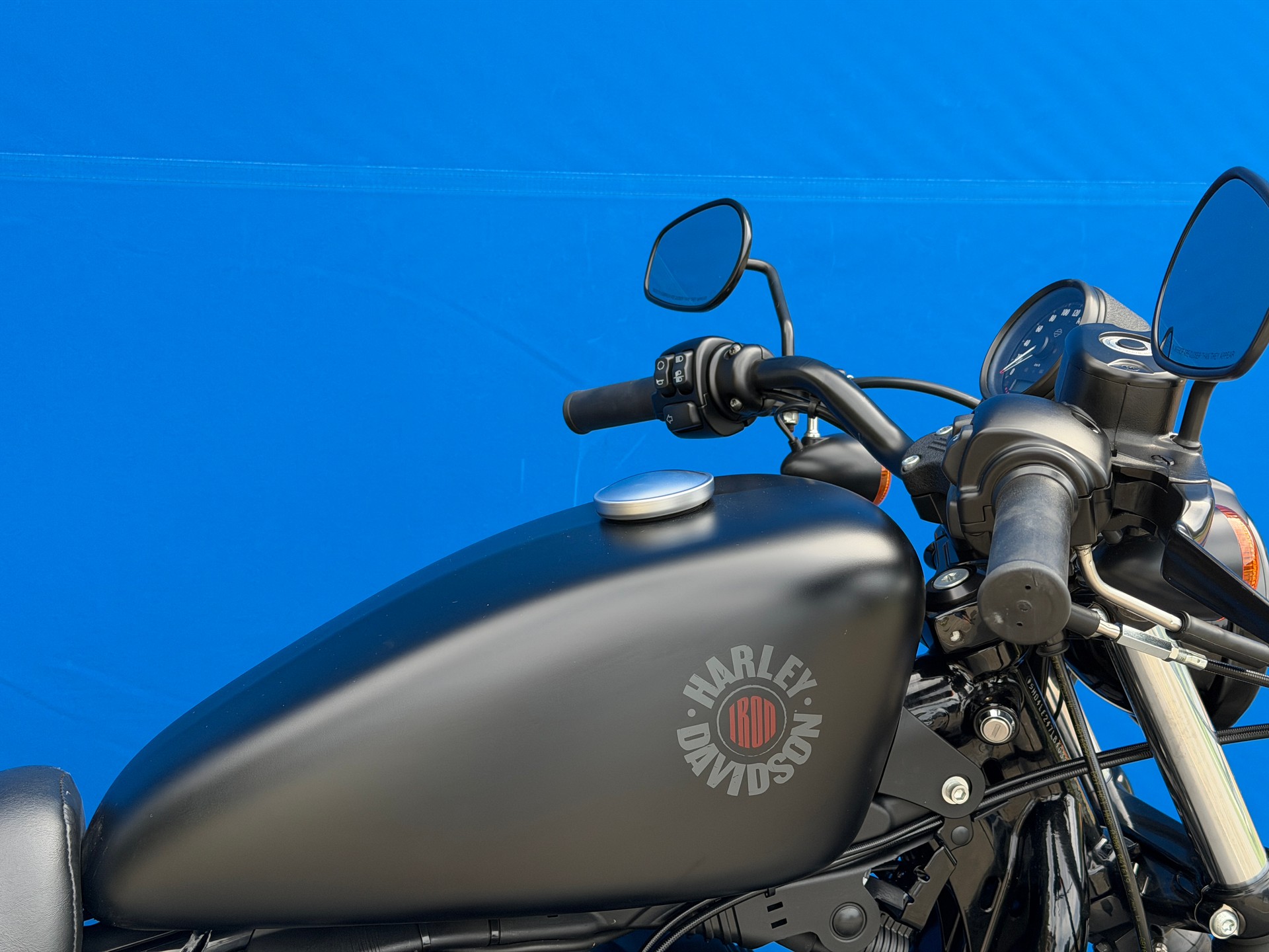 HARLEY-DAVIDSON XL 883 N Sportster Iron ABS-image-9