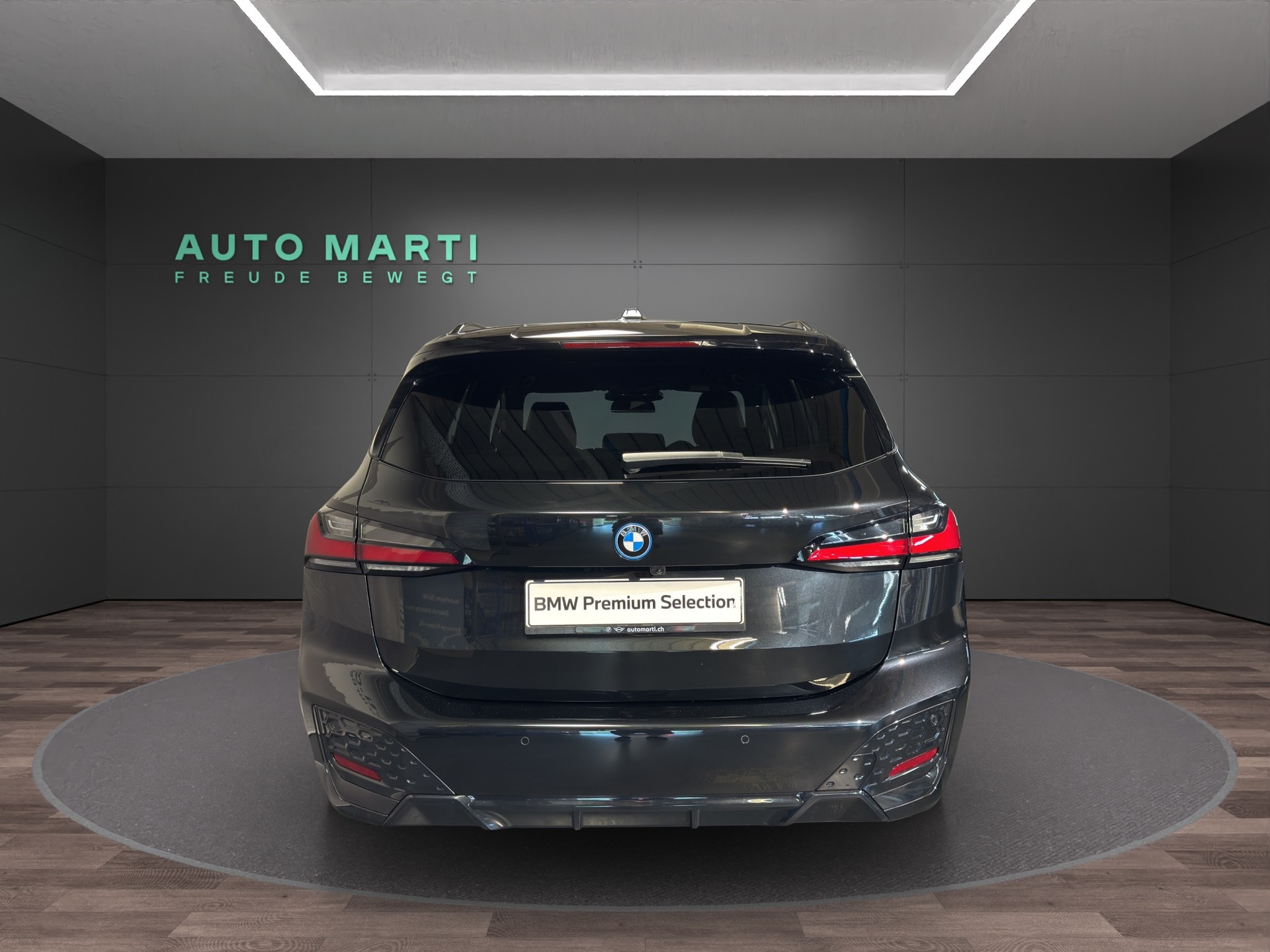 BMW 230e xDrive paddles Active Tourer M Sport-showroom-element-3