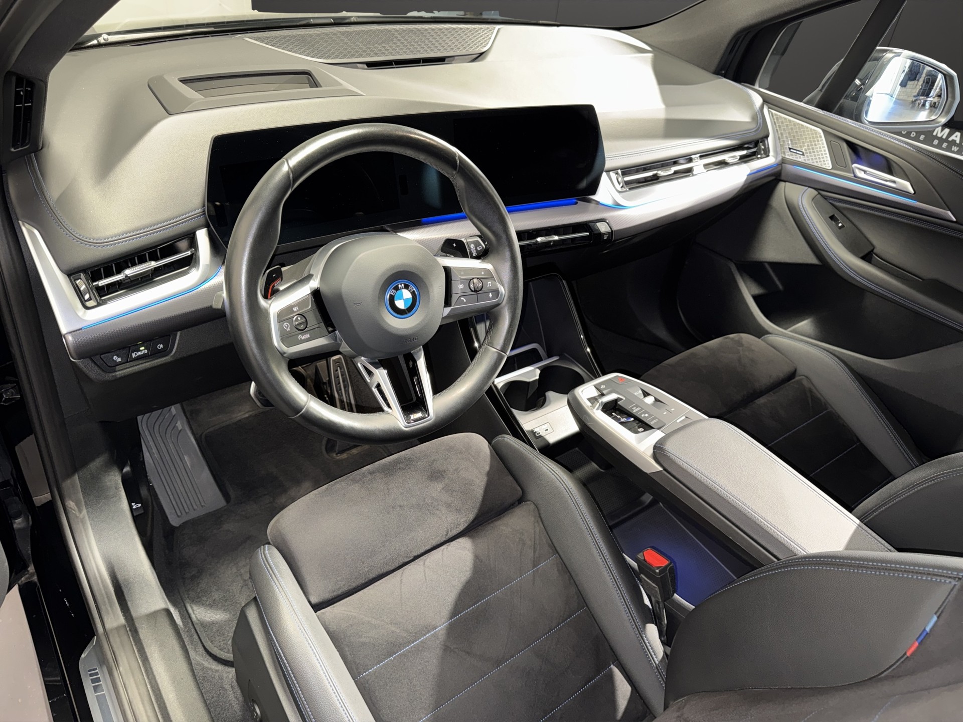 BMW 230e xDrive paddles Active Tourer M Sport-image-8