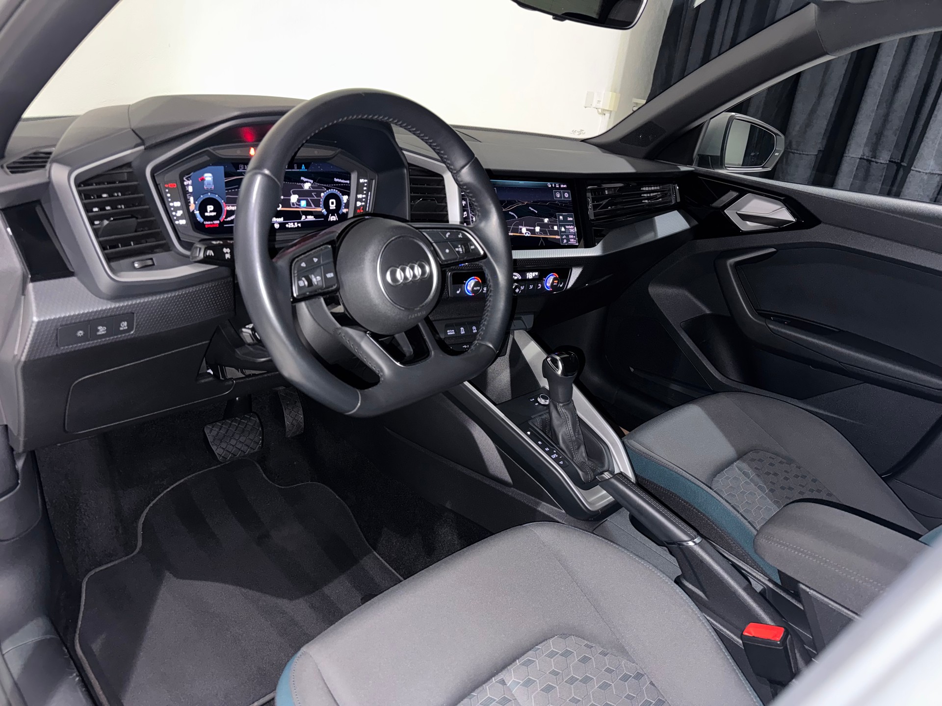 AUDI A1 Sportback 40 TFSI S Line S-tronic-image-12