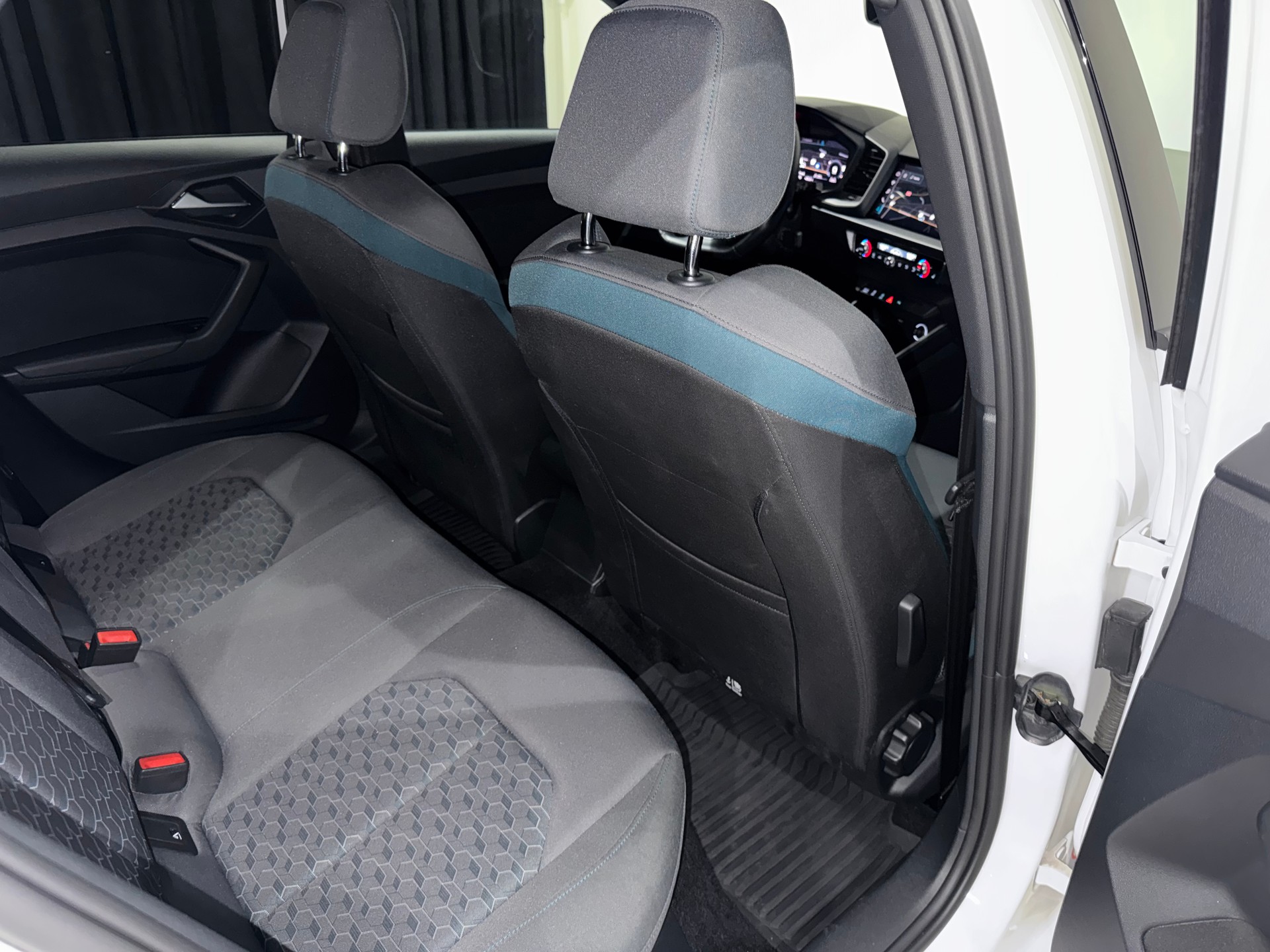 AUDI A1 Sportback 40 TFSI S Line S-tronic-image-16