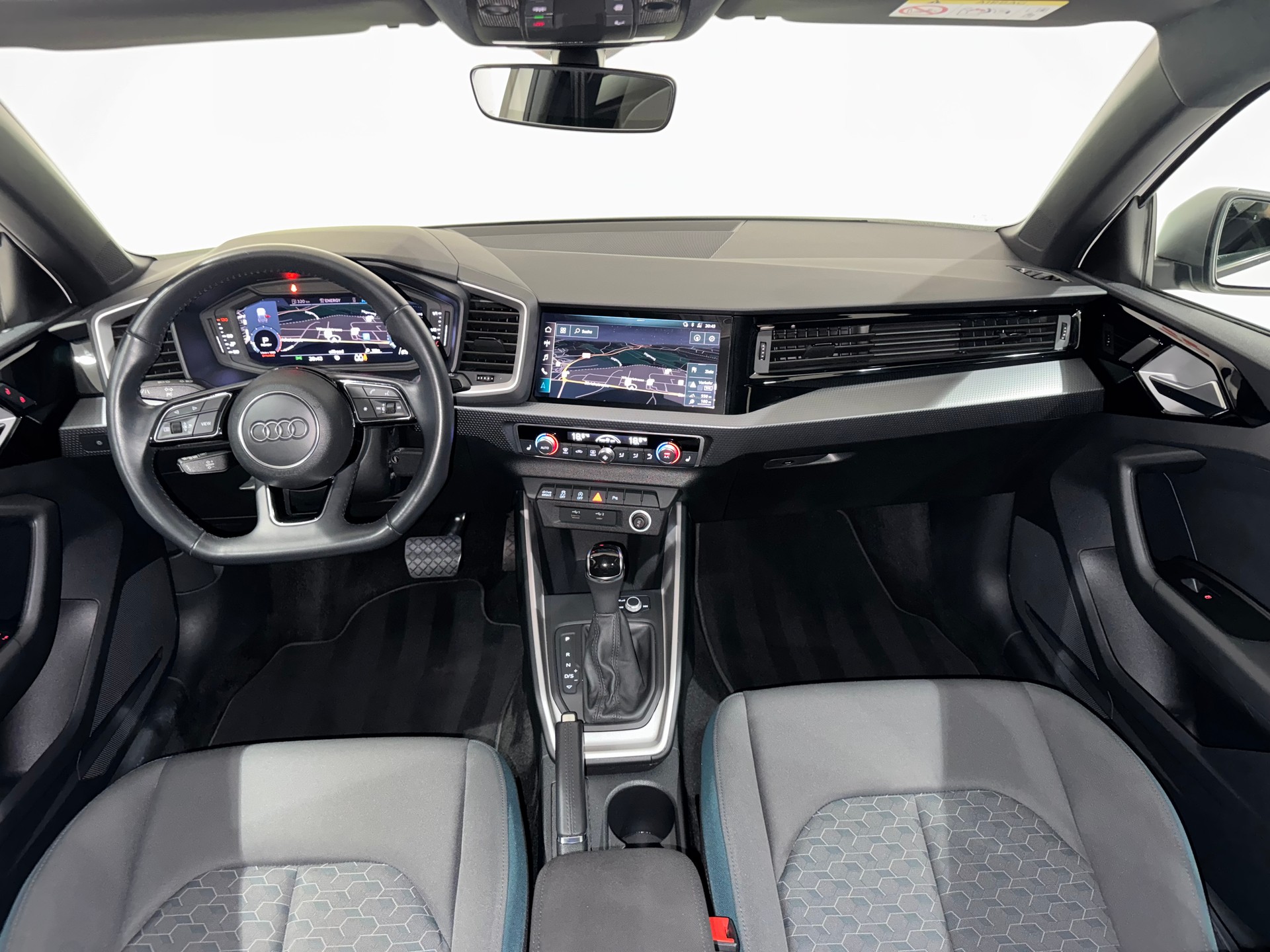 AUDI A1 Sportback 40 TFSI S Line S-tronic-image-14