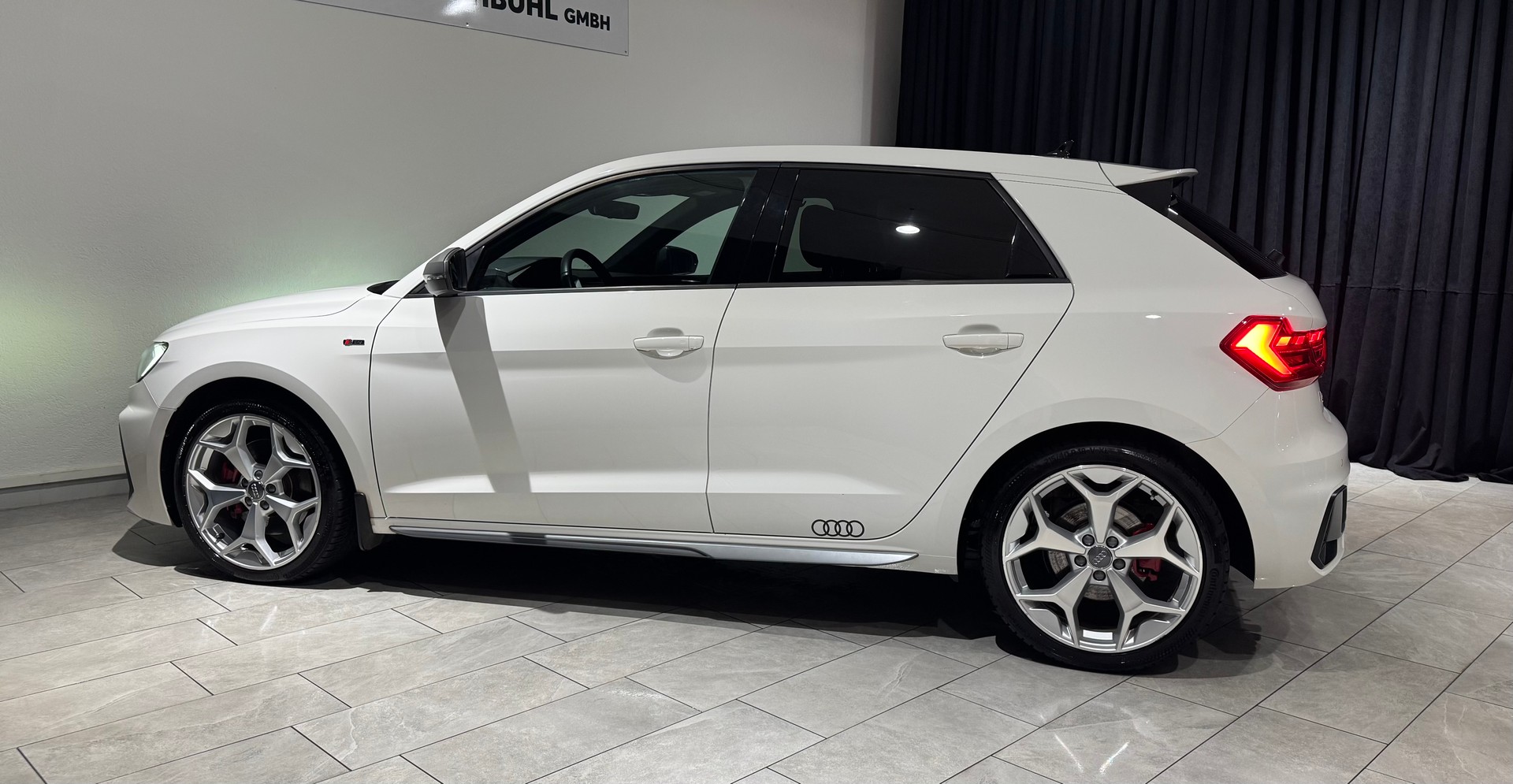 AUDI A1 Sportback 40 TFSI S Line S-tronic-image-10
