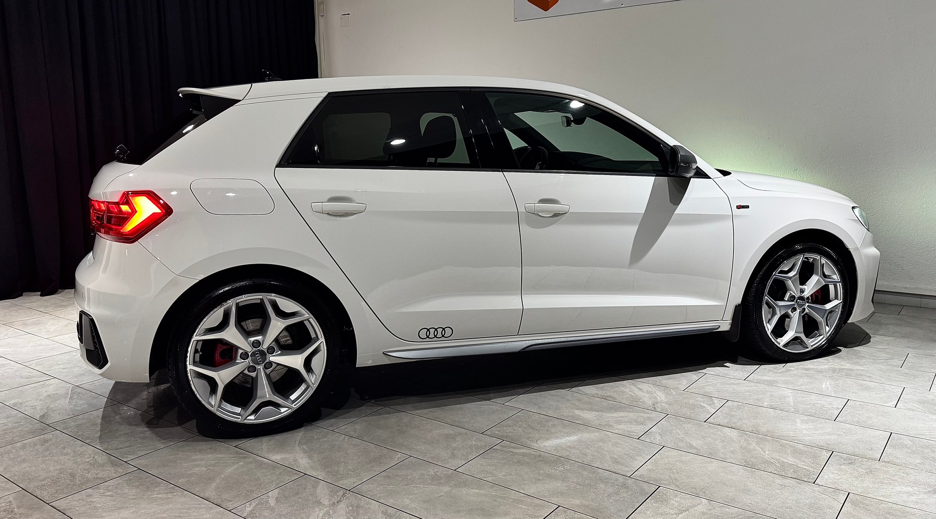 AUDI A1 Sportback 40 TFSI S Line S-tronic-image-11