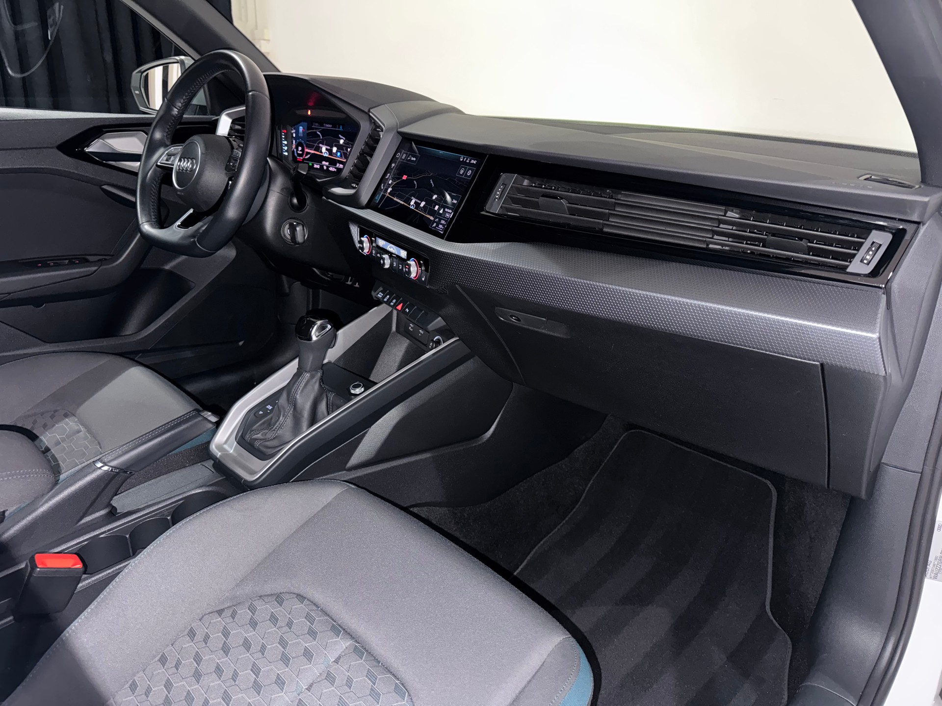 AUDI A1 Sportback 40 TFSI S Line S-tronic-image-13