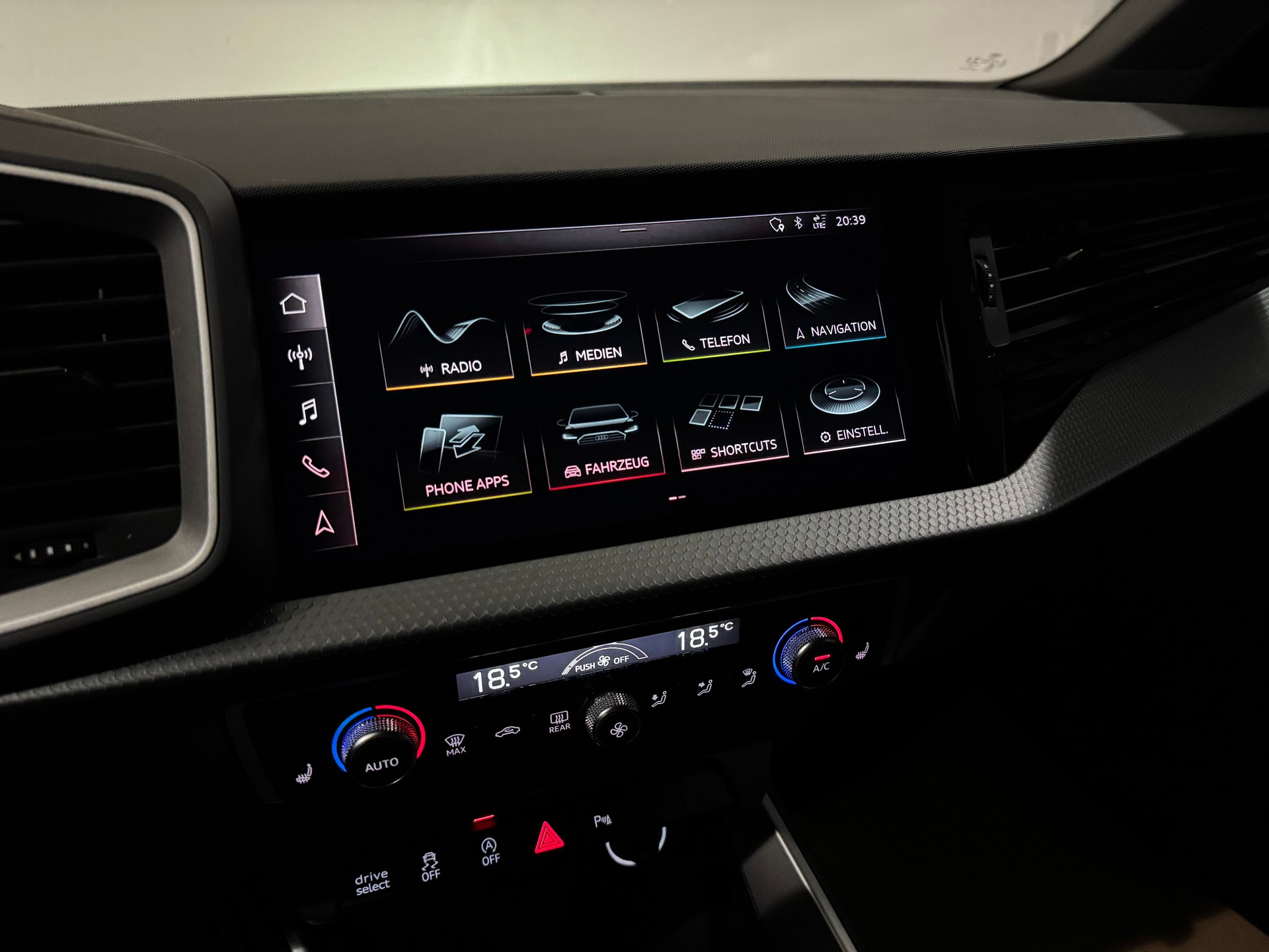 AUDI A1 Sportback 40 TFSI S Line S-tronic-image-21