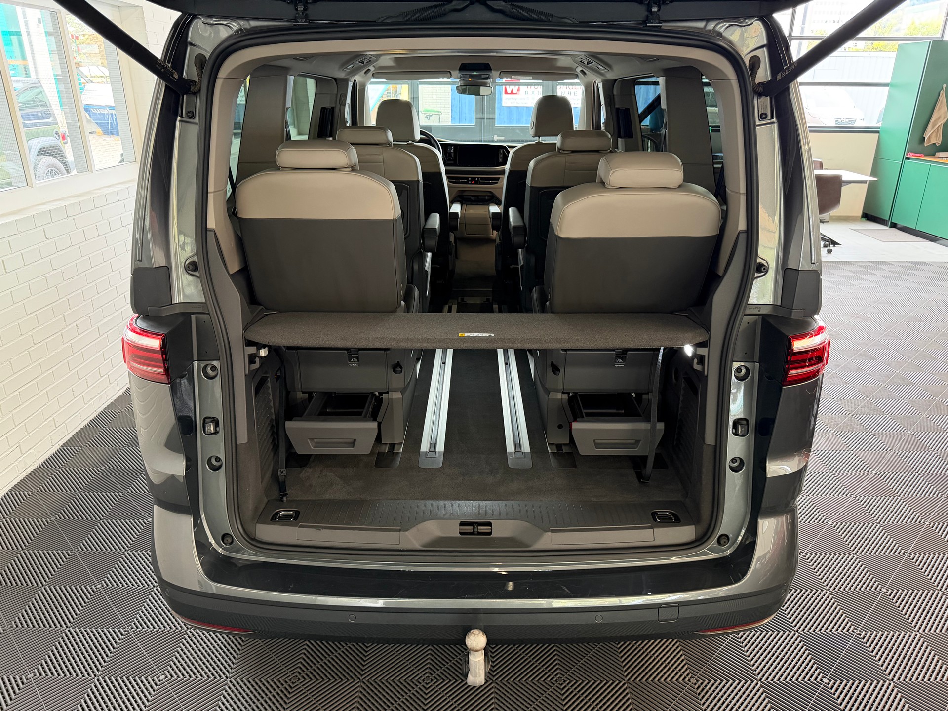 VW Multivan 2.0 TDI Life EDITON DSG-image-9
