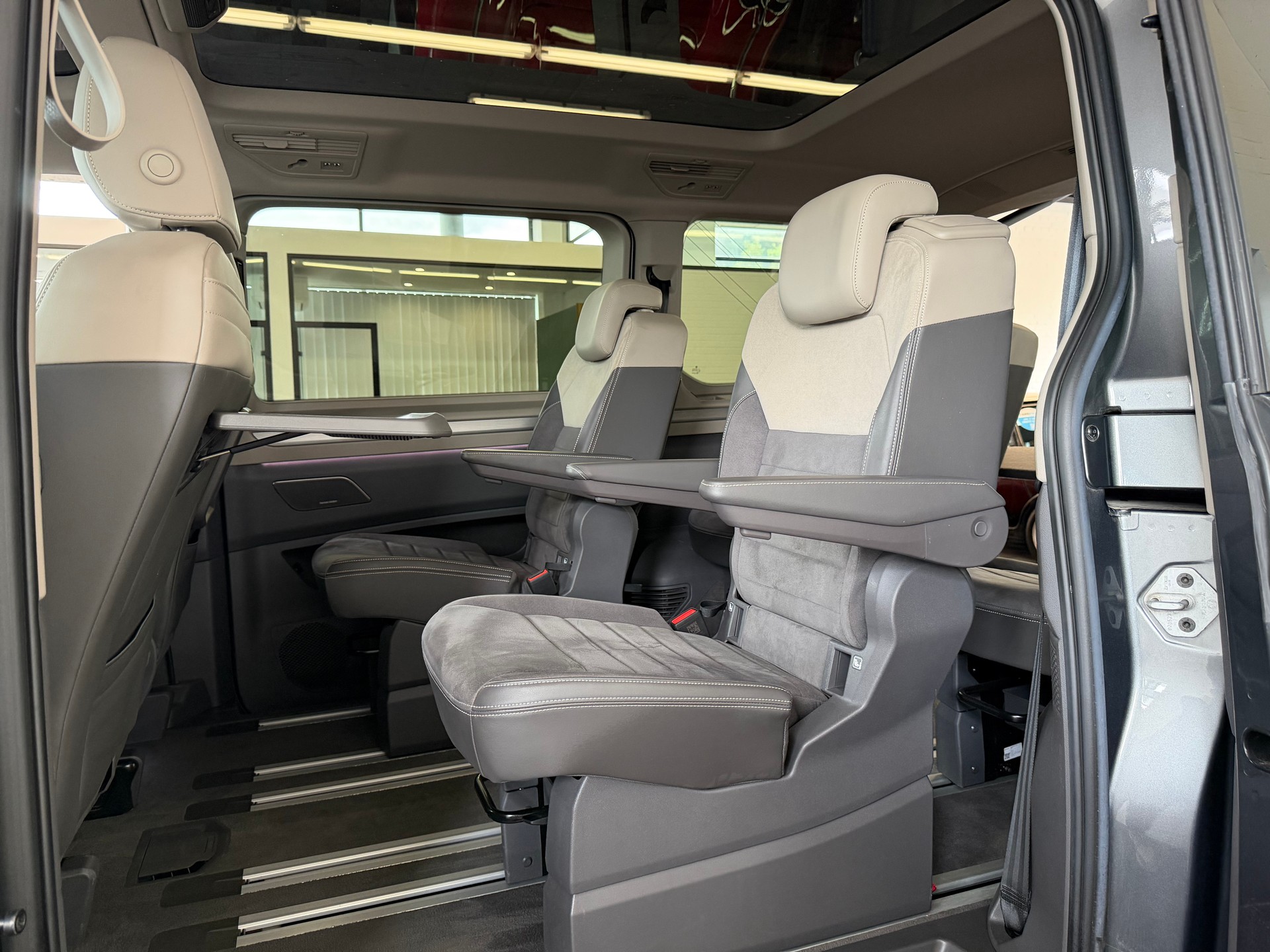 VW Multivan 2.0 TDI Life EDITON DSG-image-12