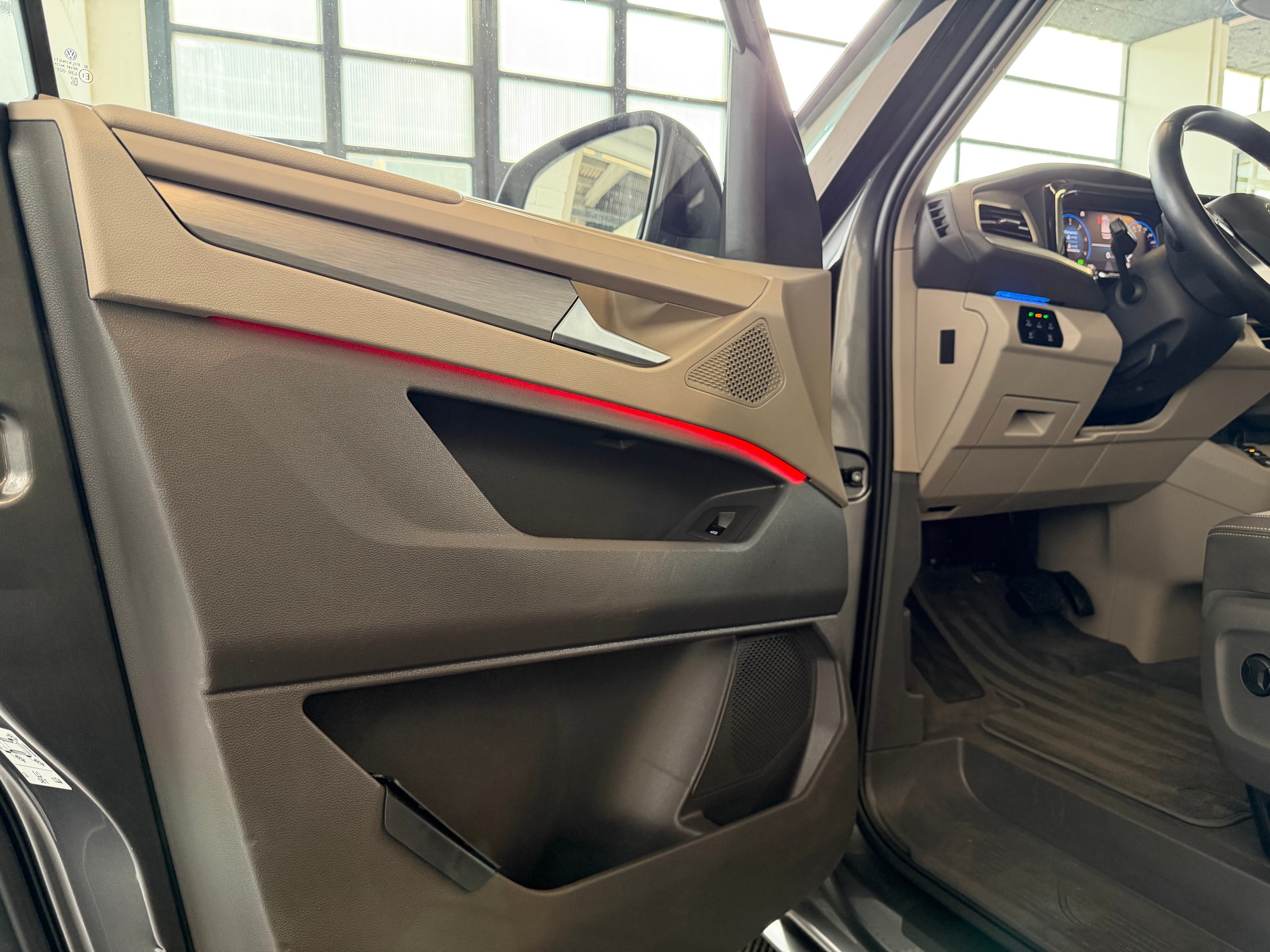 VW Multivan 2.0 TDI Life EDITON DSG-image-14