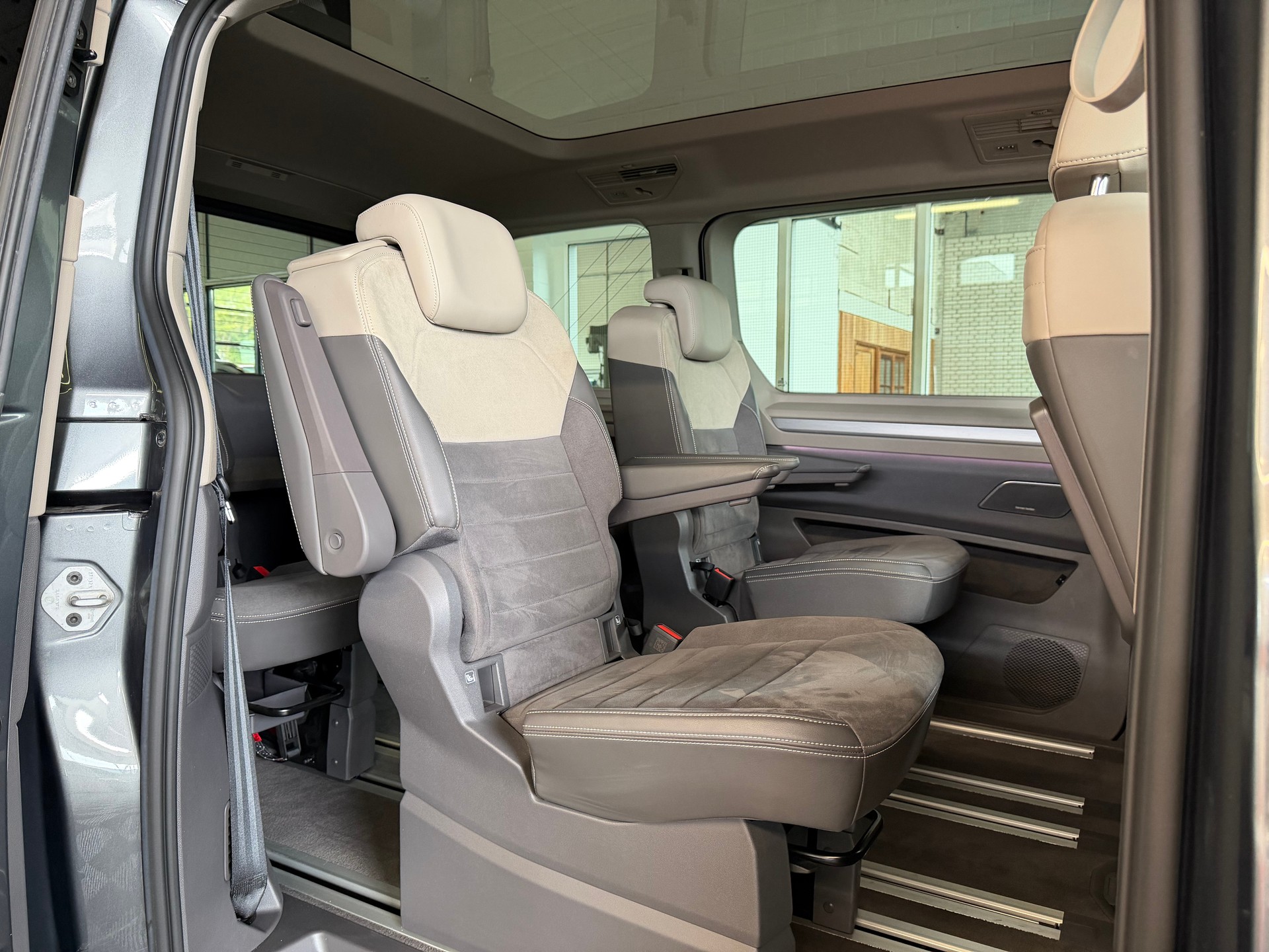 VW Multivan 2.0 TDI Life EDITON DSG-image-8