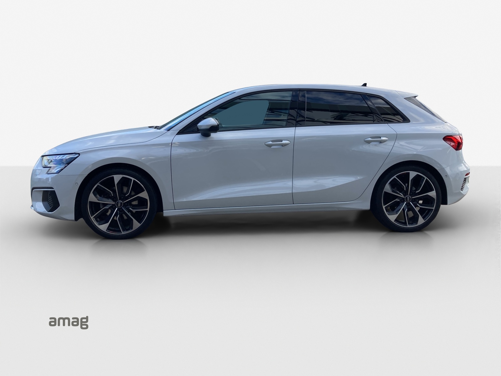 AUDI A3 Sportback 35 TFSI Attraction S-tronic-showroom-element-1