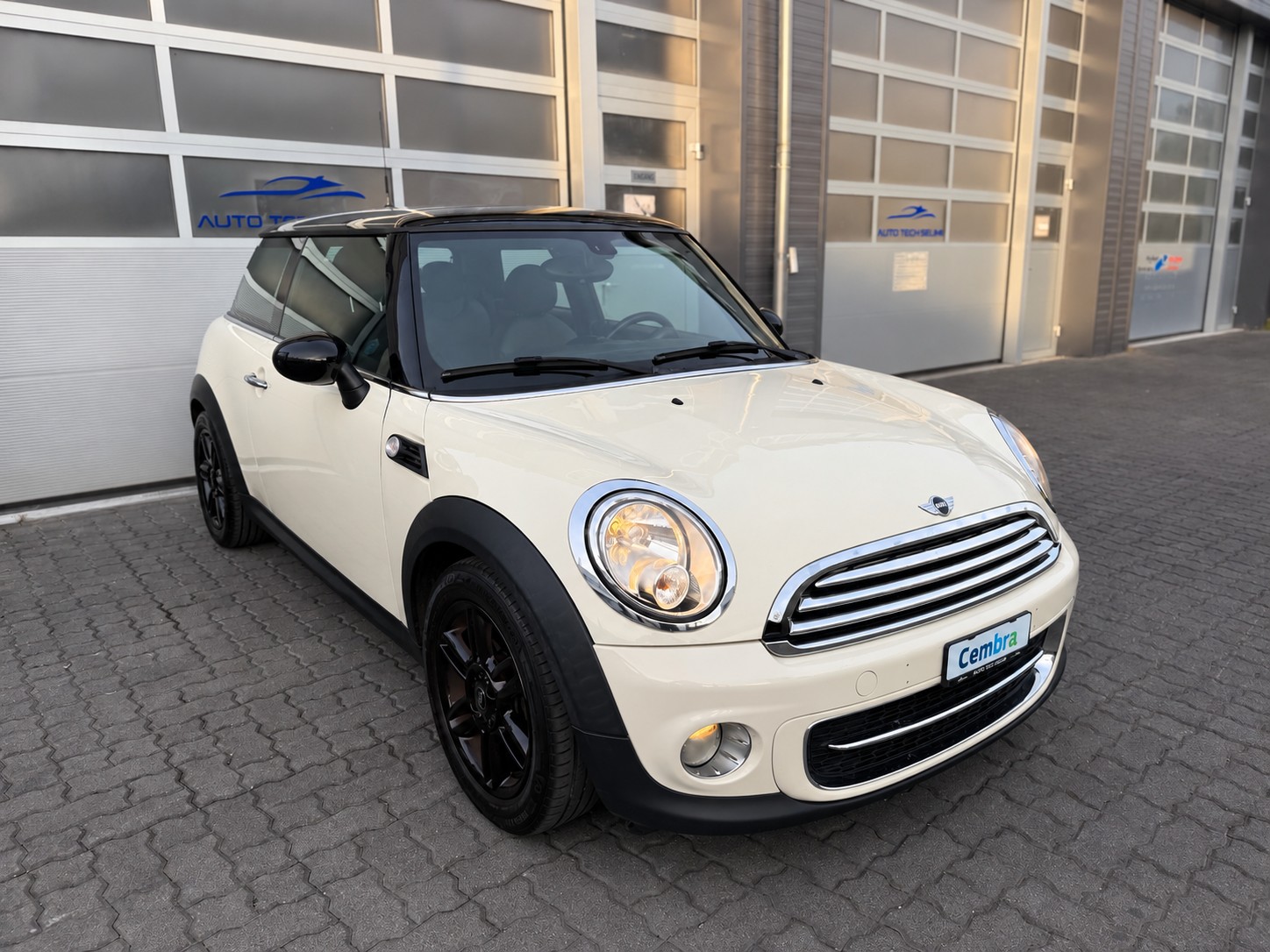 MINI Cooper D-showroom-element-3