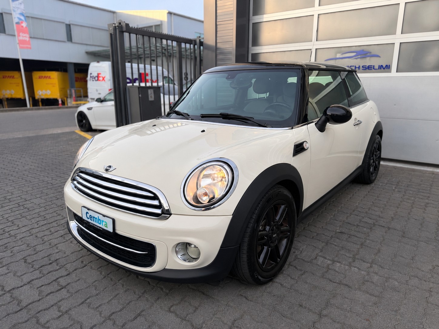 MINI Cooper D-showroom-element-1