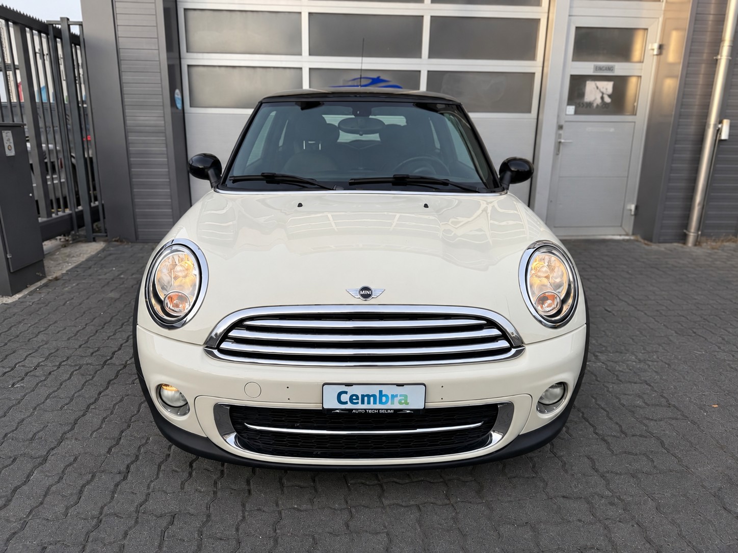 MINI Cooper D-showroom-element-2