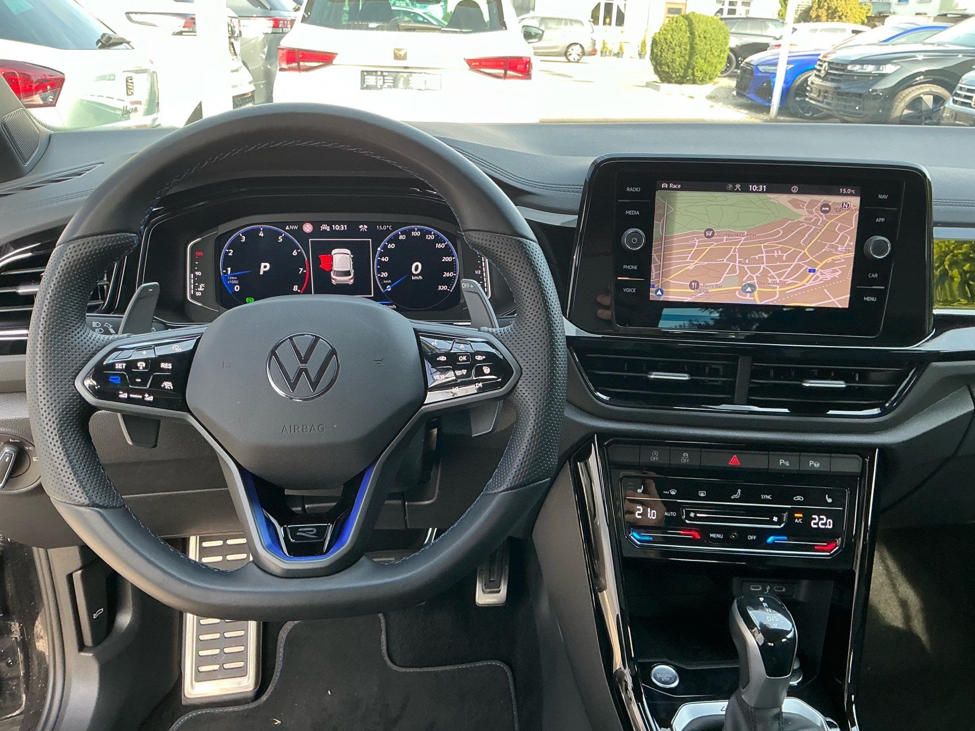 VW T-Roc R 4MOTION BLACK STYLE *** PANORAMAGLASDACH & ANHÄNGEKUPPLUNG ***-image-9