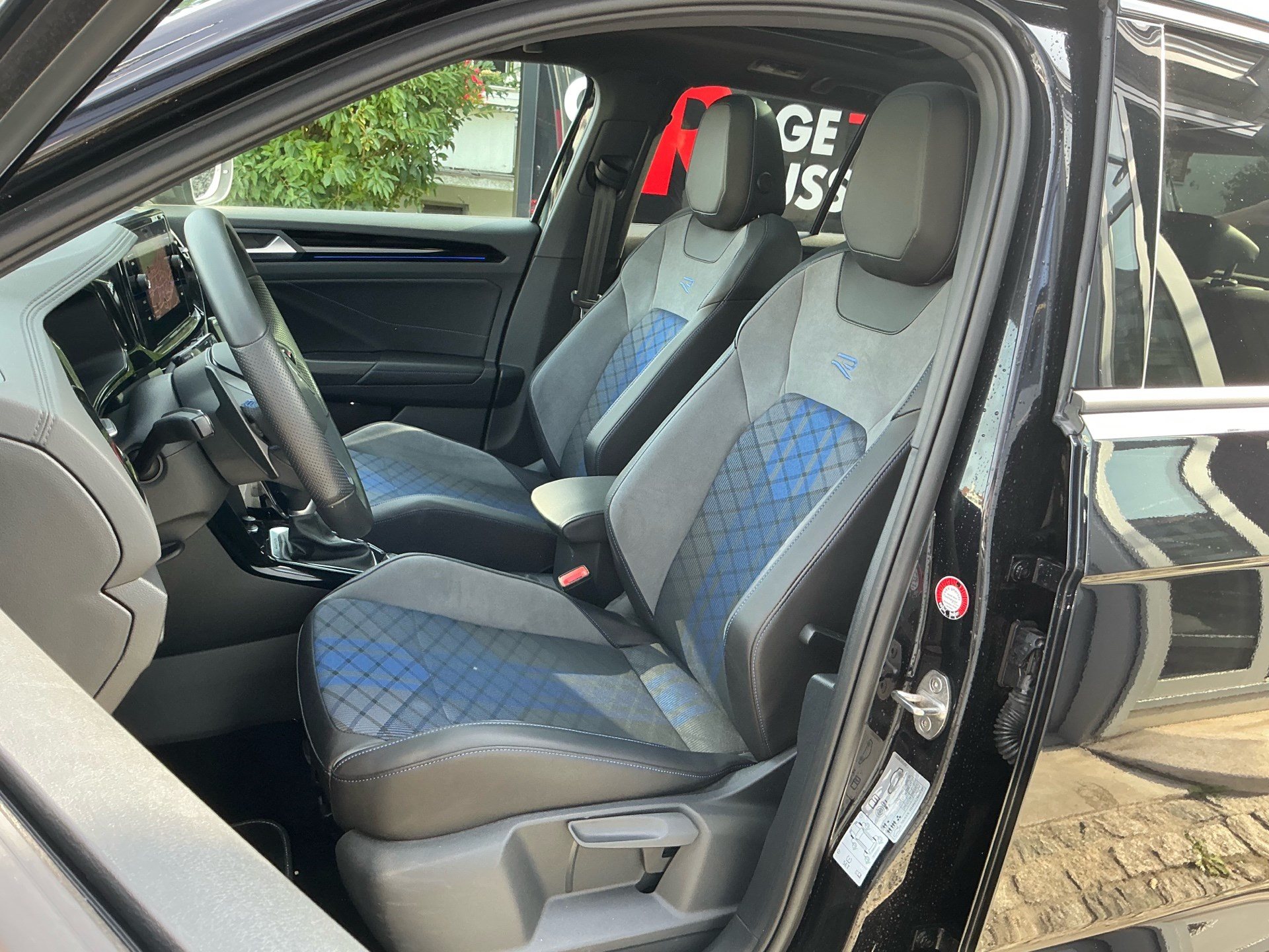 VW T-Roc R 4MOTION BLACK STYLE *** PANORAMAGLASDACH & ANHÄNGEKUPPLUNG ***-image-7