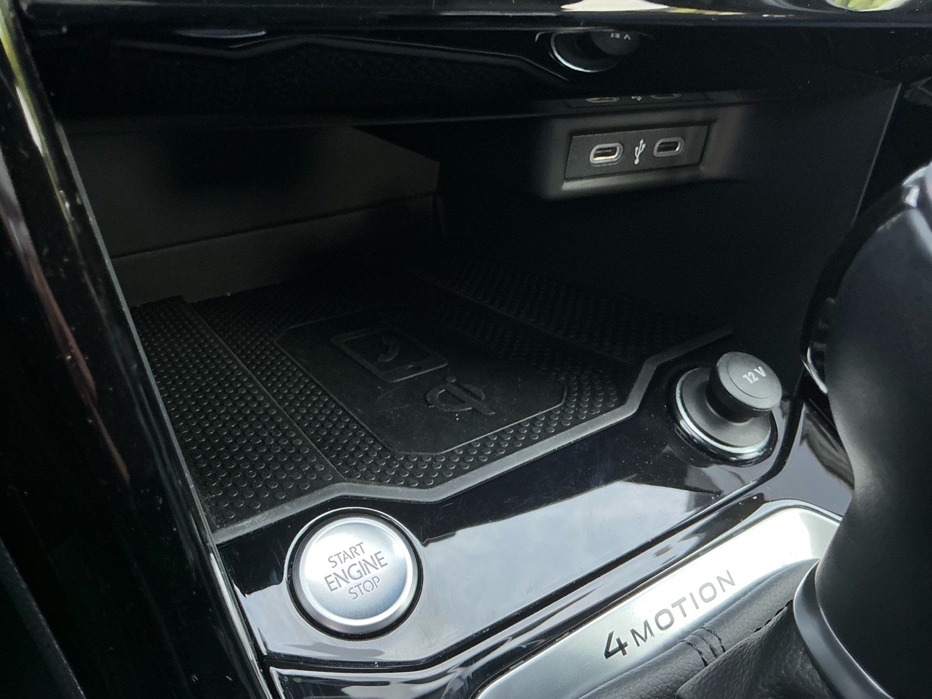 VW T-Roc R 4MOTION BLACK STYLE *** PANORAMAGLASDACH & ANHÄNGEKUPPLUNG ***-image-25