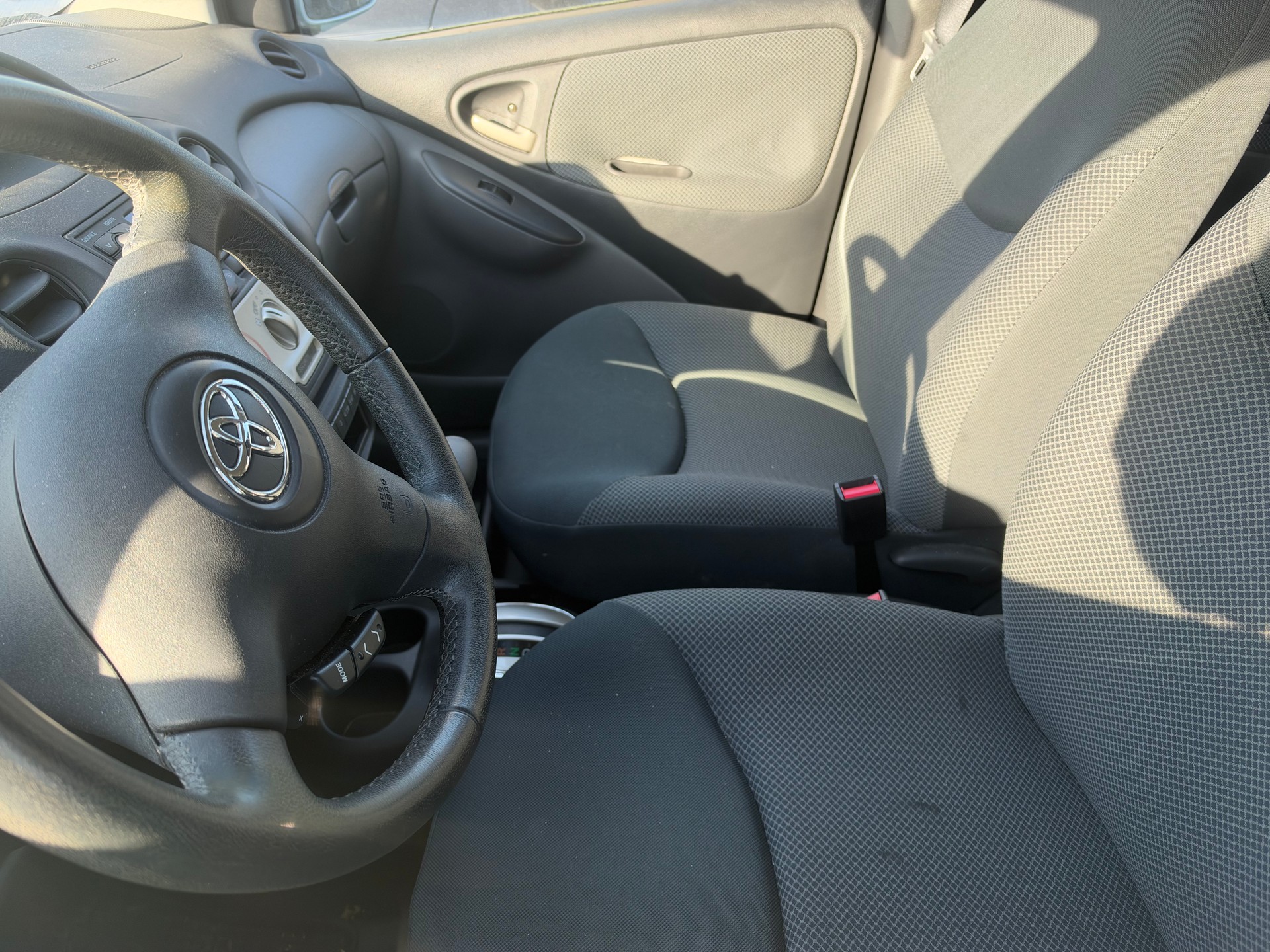 TOYOTA Yaris 1.3 Linea Sol-image-2