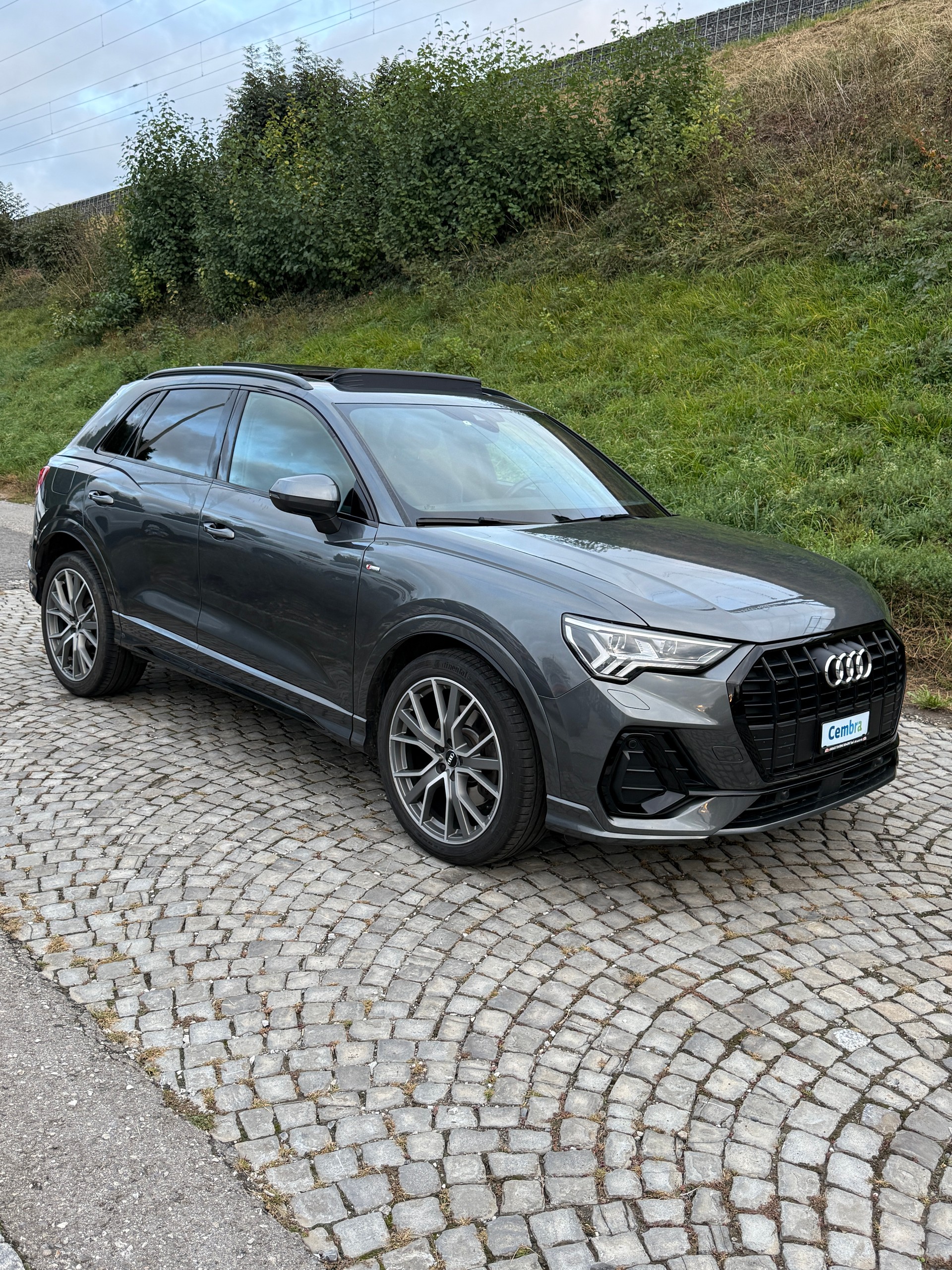 AUDI Q3 40 TFSI S line quattro S-tronic-showroom-element-2