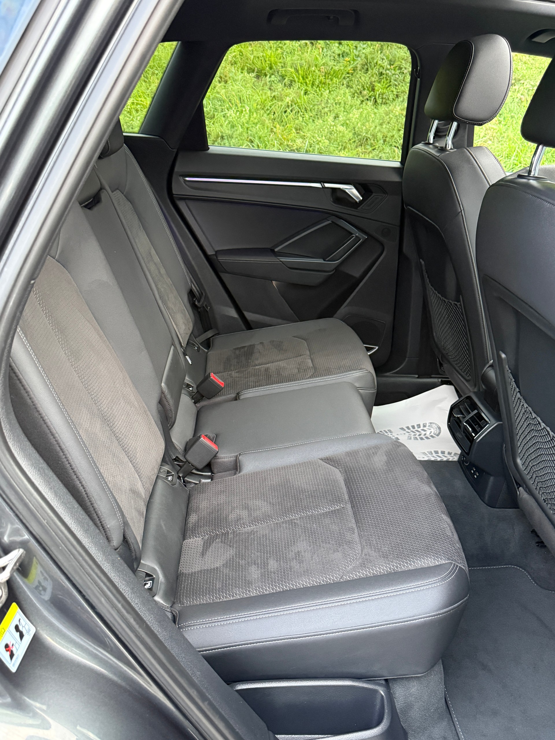 AUDI Q3 40 TFSI S line quattro S-tronic-image-5
