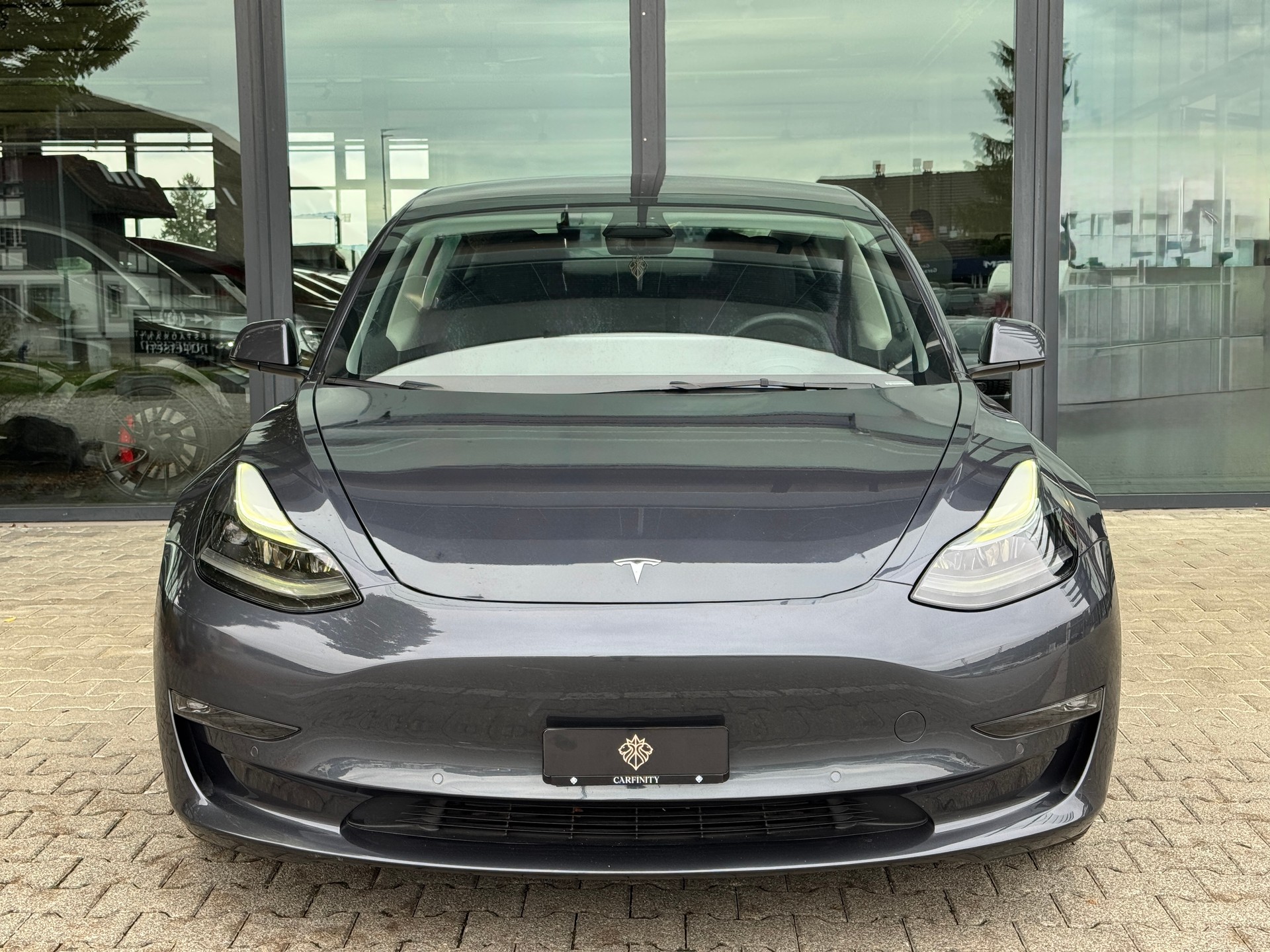 TESLA Model 3 Long Range Dual Motor AWD-showroom-element-1