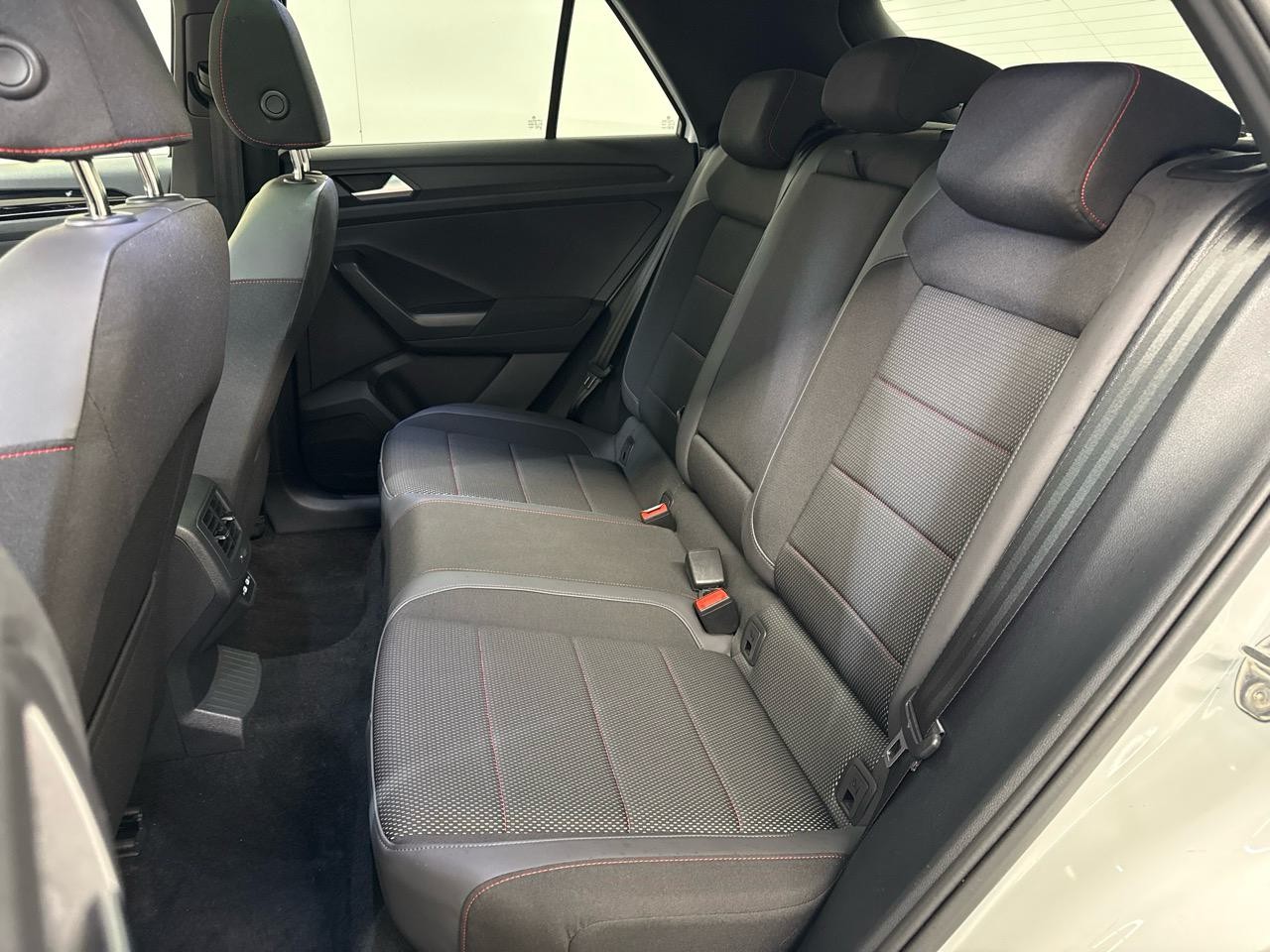 VW T-Roc 2.0TSI Sport Black Style 4Motion 190HP-image-9