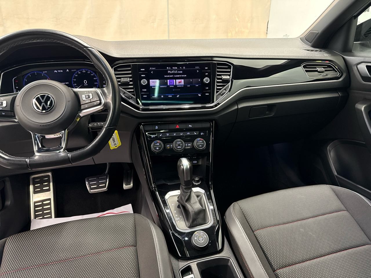 VW T-Roc 2.0TSI Sport Black Style 4Motion 190HP-image-5