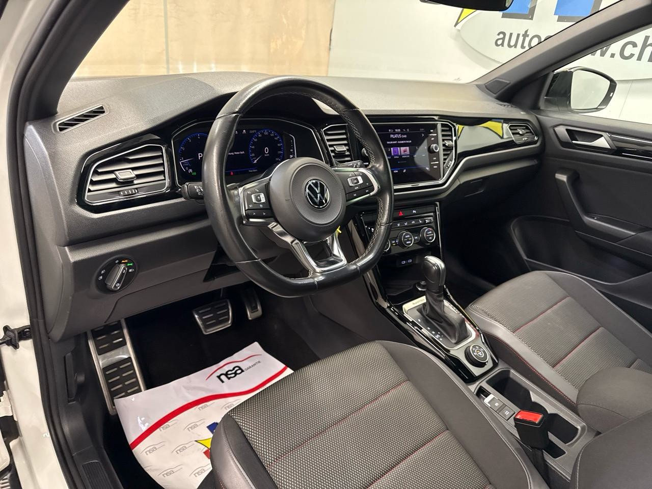 VW T-Roc 2.0TSI Sport Black Style 4Motion 190HP-showroom-element-2
