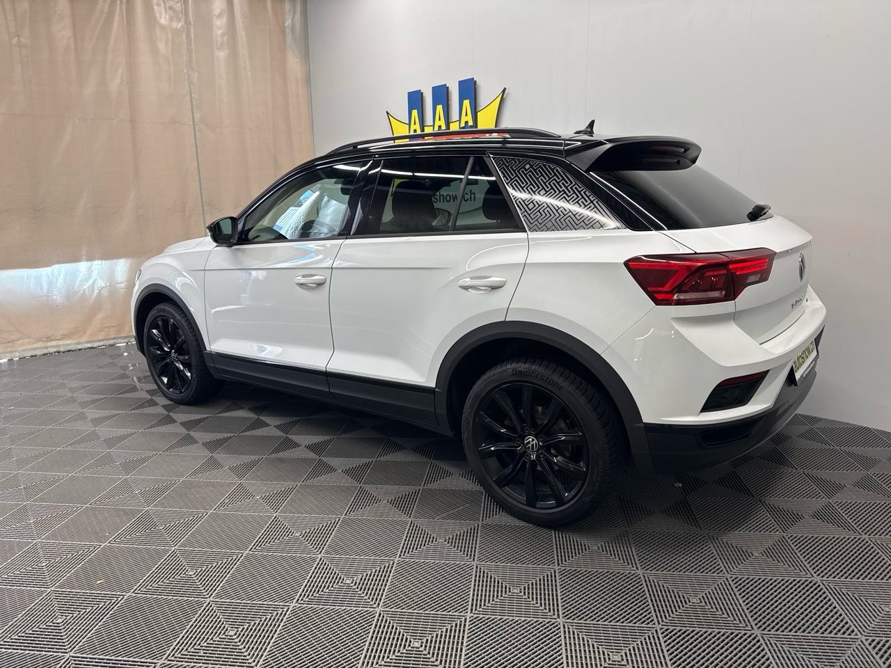 VW T-Roc 2.0TSI Sport Black Style 4Motion 190HP-showroom-element-1